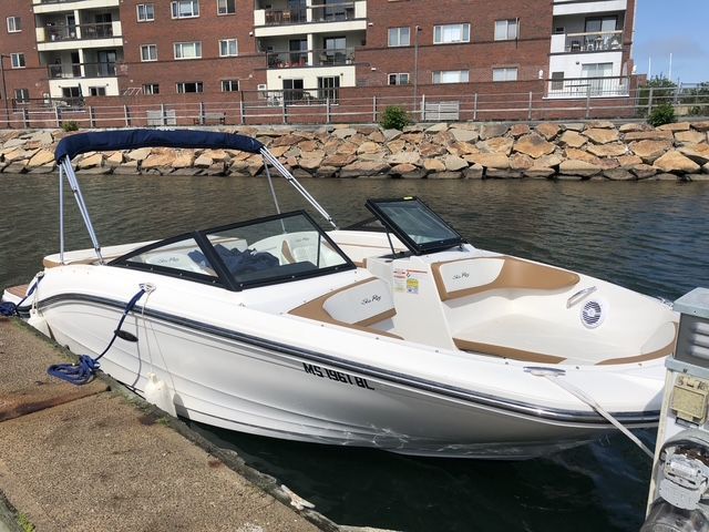 2018 Sea Ray SPX 190