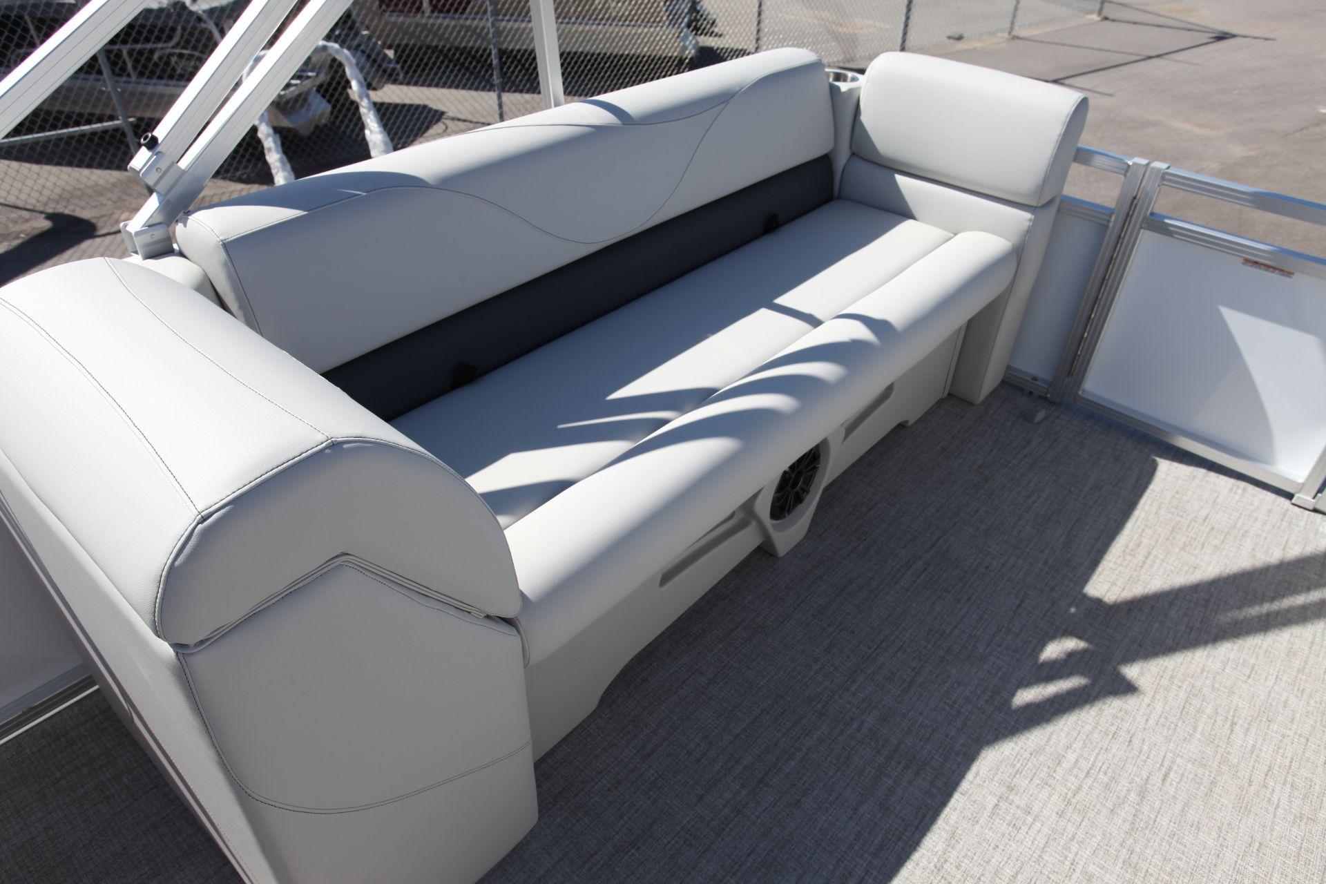 2025 Avalon 2380 QL - 14