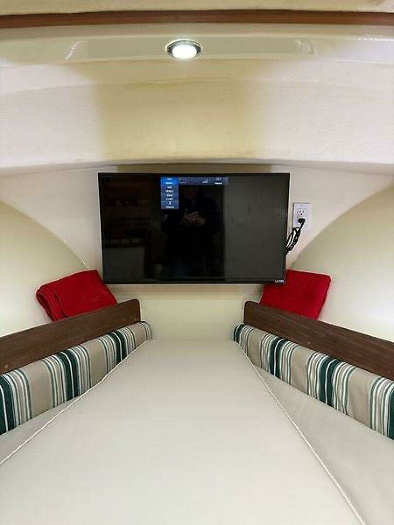 2018 Islander 27 Islander Hardback - Image 33