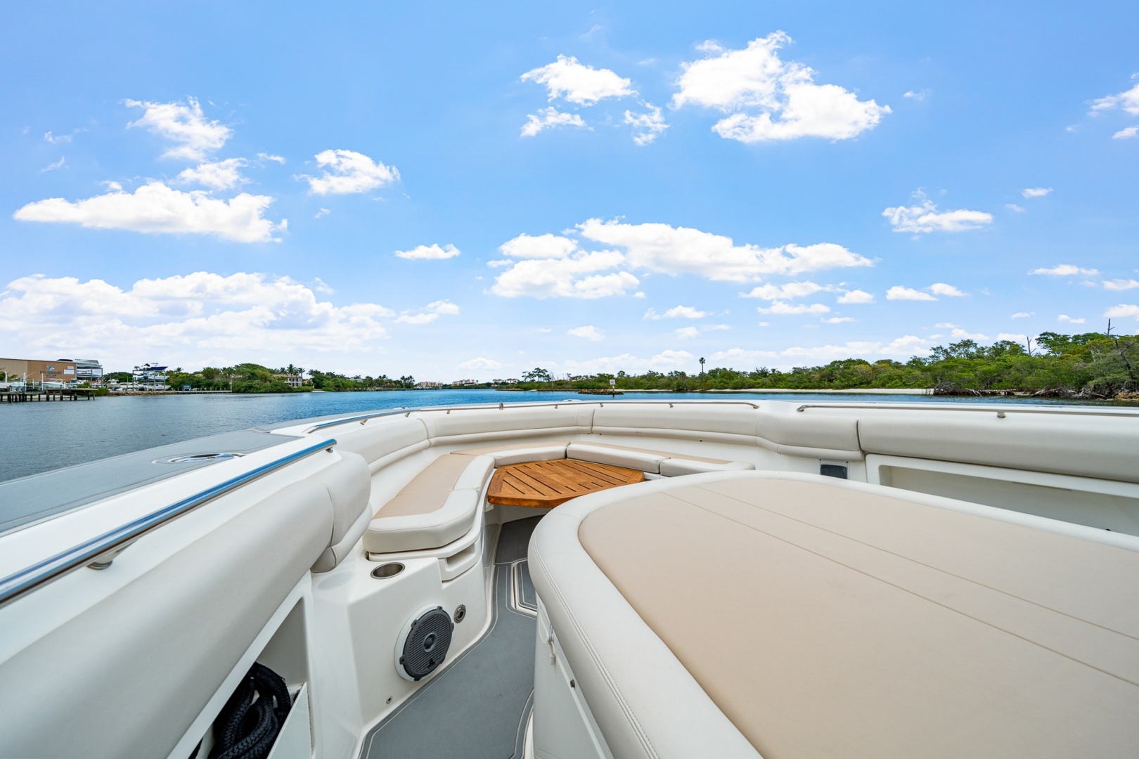 2018 Boston Whaler 380 Outrage - Image 6