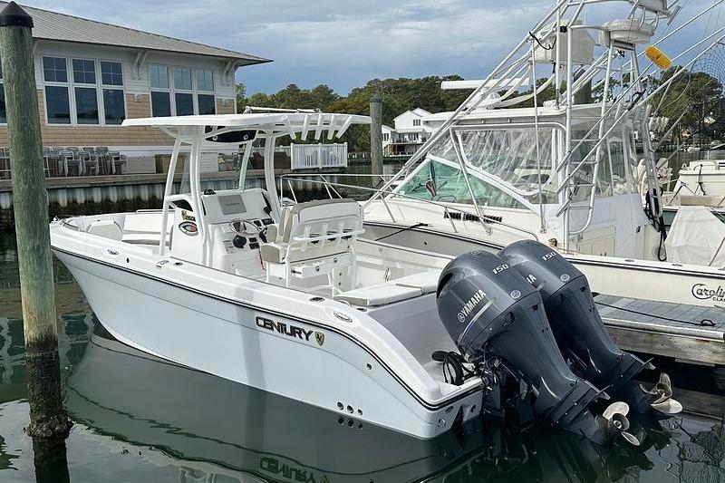 2023 Century 2600 Center Console