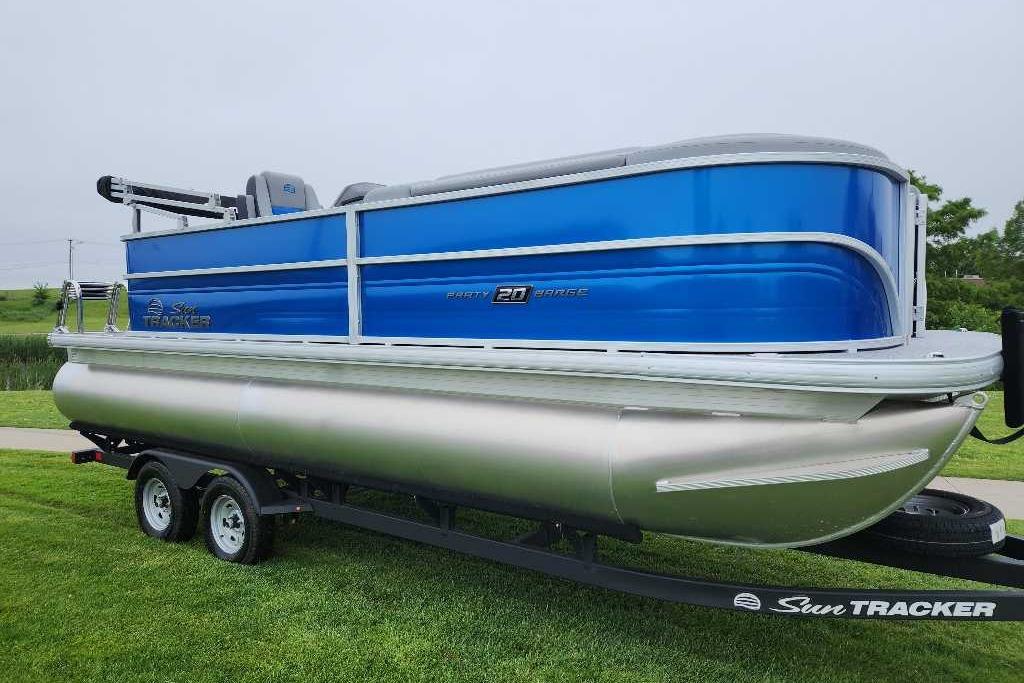 2026 Sun Tracker Party Barge 20 DLX