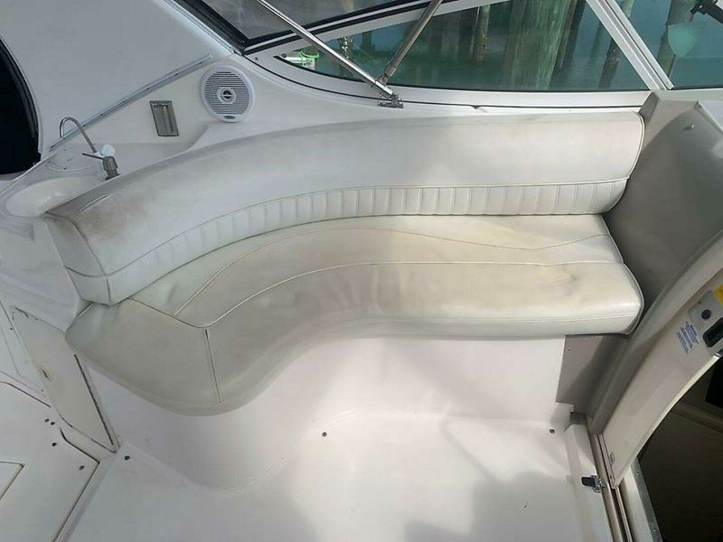2003 Cruisers Yachts 3372 Express - Image 19