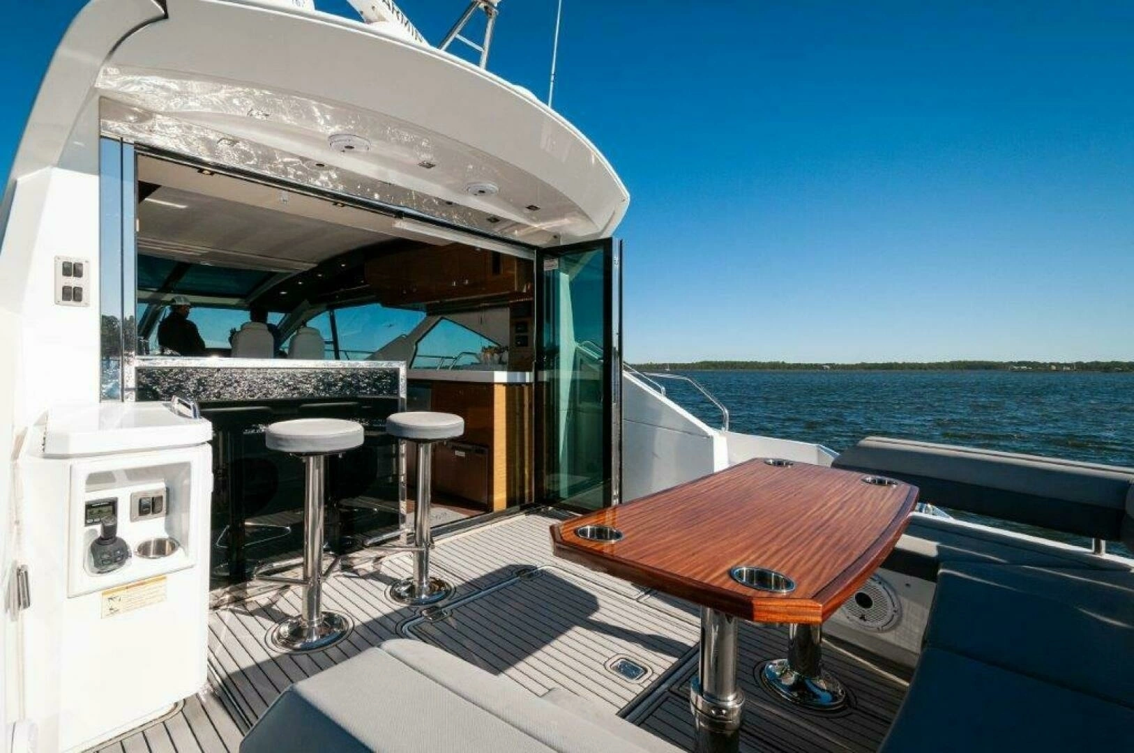2020 Cruisers Yachts 60 Cantius - Image 41