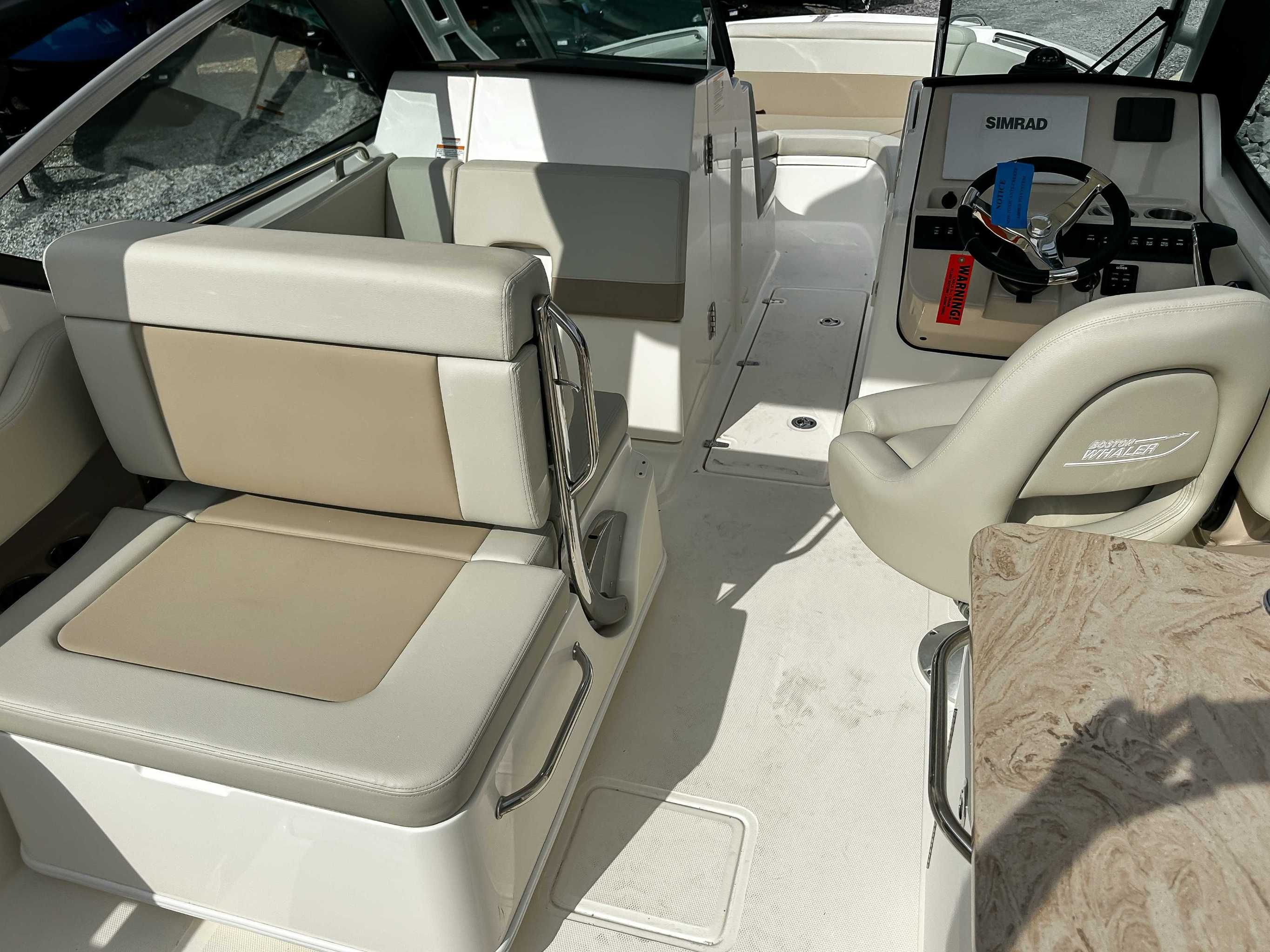 2025 Boston Whaler 240 Vantage - 10