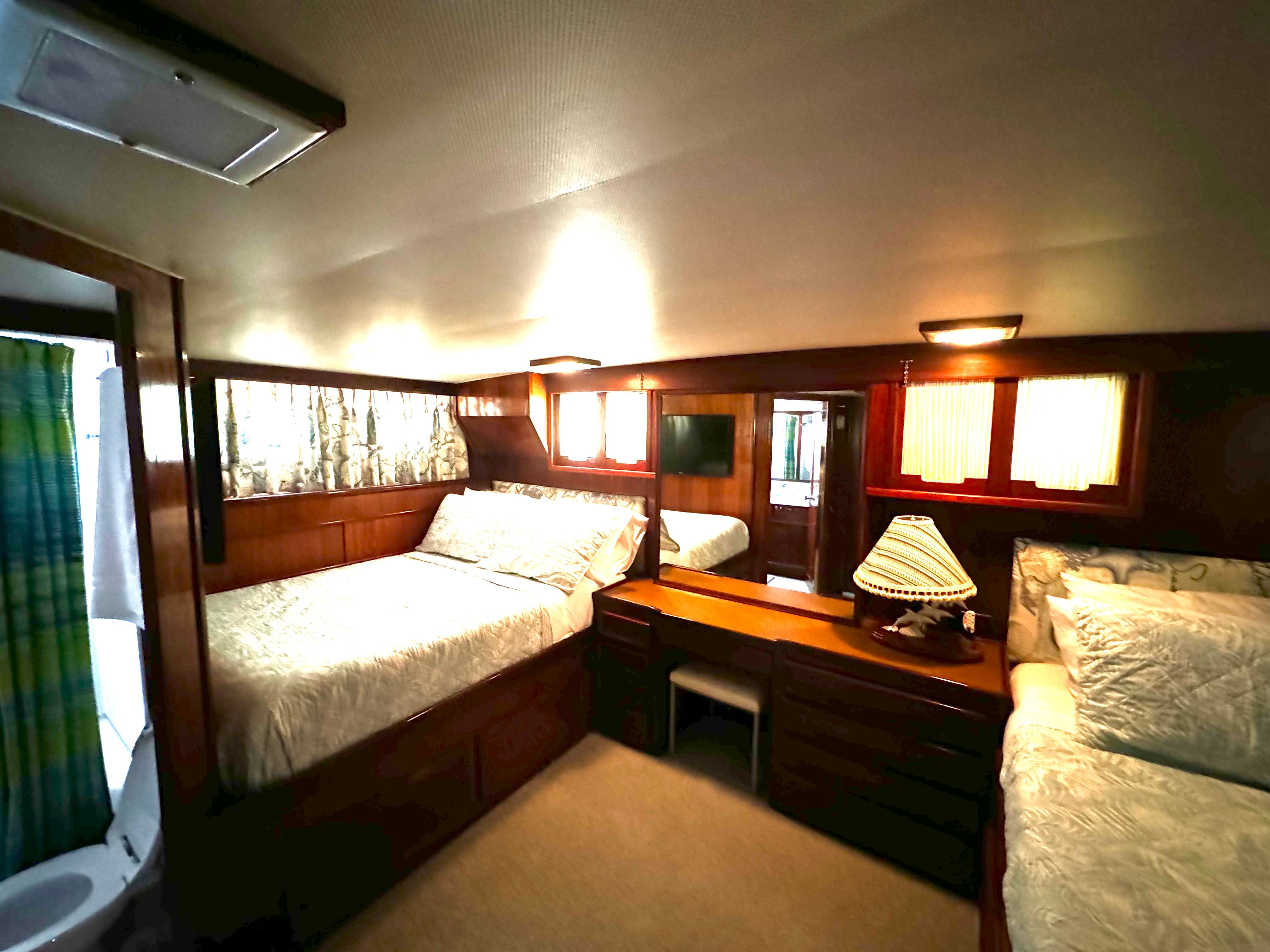 1975 Hatteras 58 Long Range Cruiser - 34