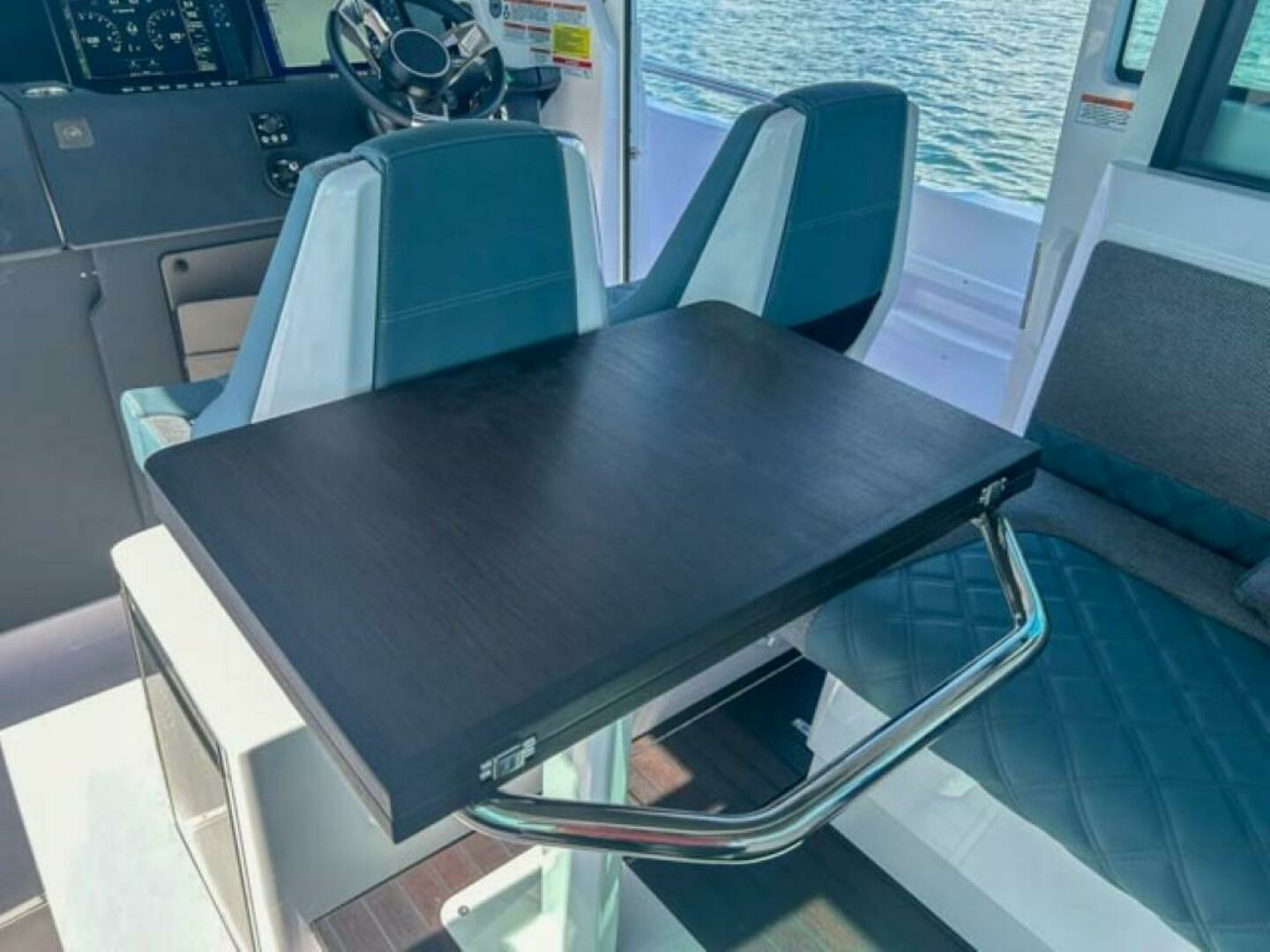 2024 Axopar 37XC CROSS CABIN - Image 20