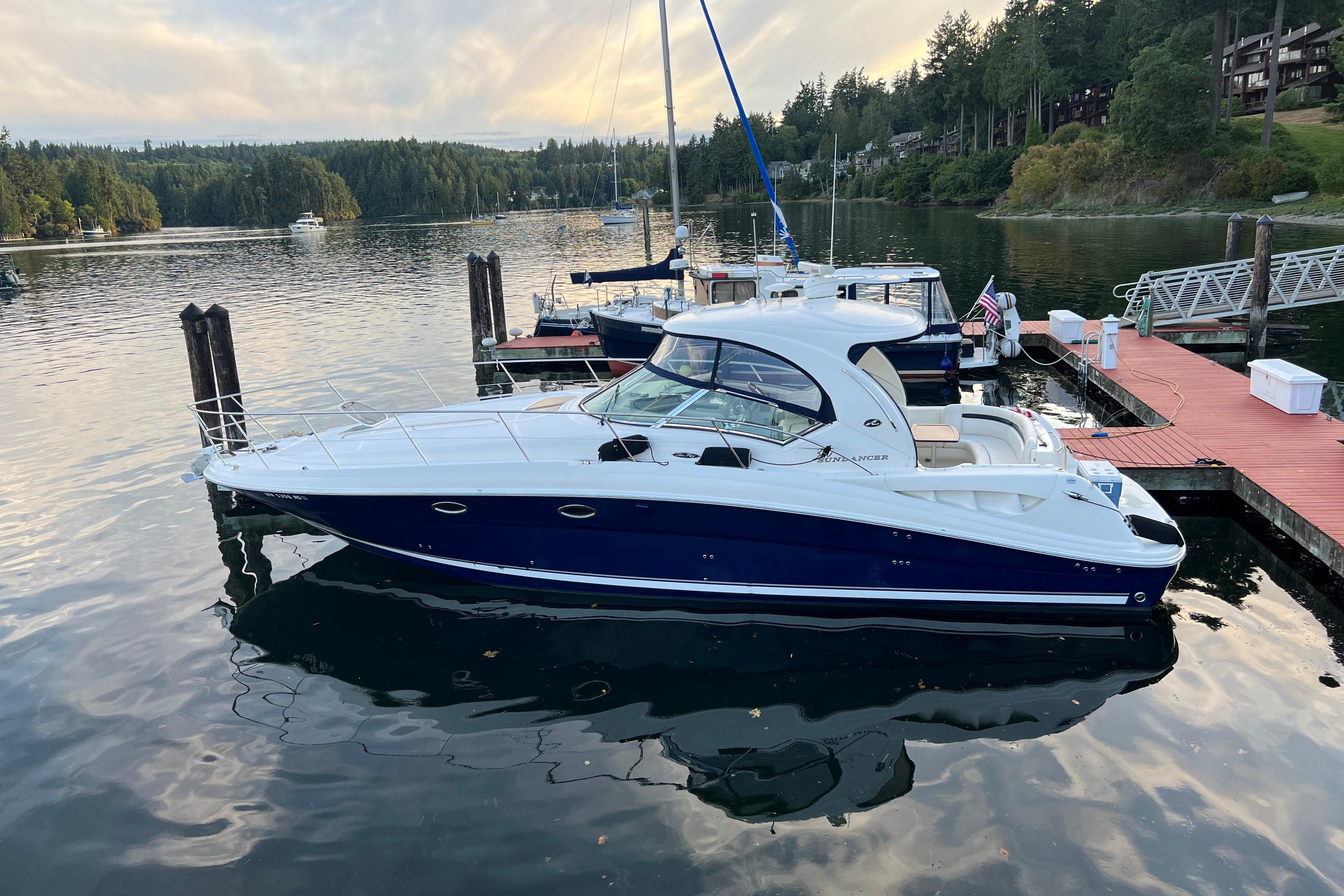 2005 Sea Ray 390 Express Cruiser