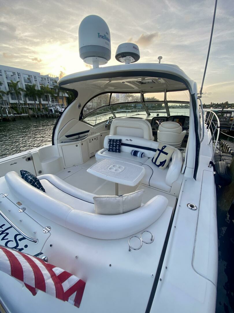 2005 Sea Ray 420 Sundancer - Image 4