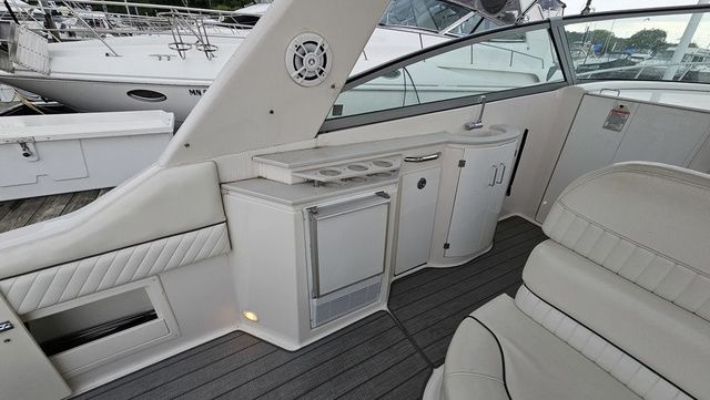 2003 Monterey 322 Cruiser - 7