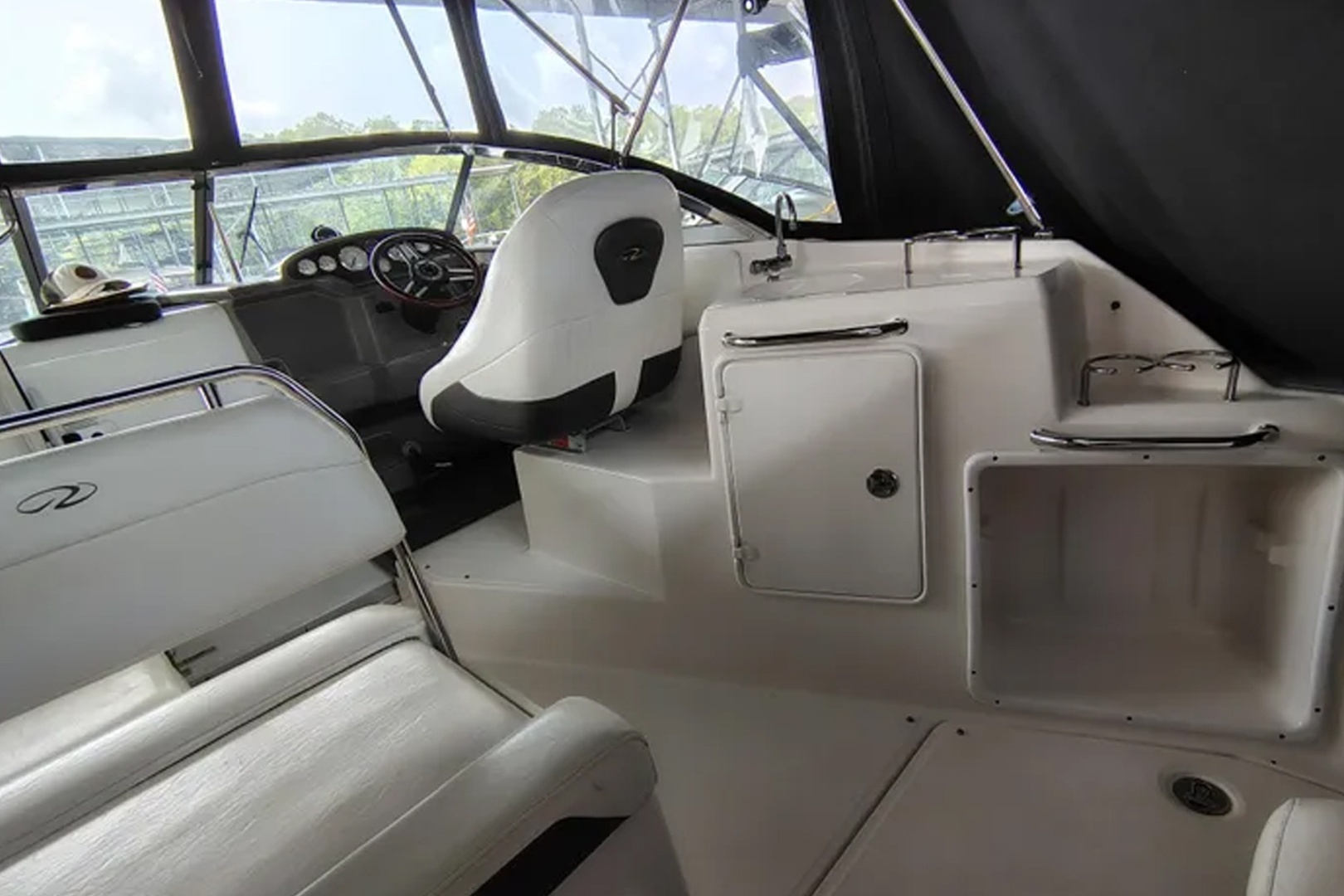 2008 Regal 2565 Window Express - Image 16