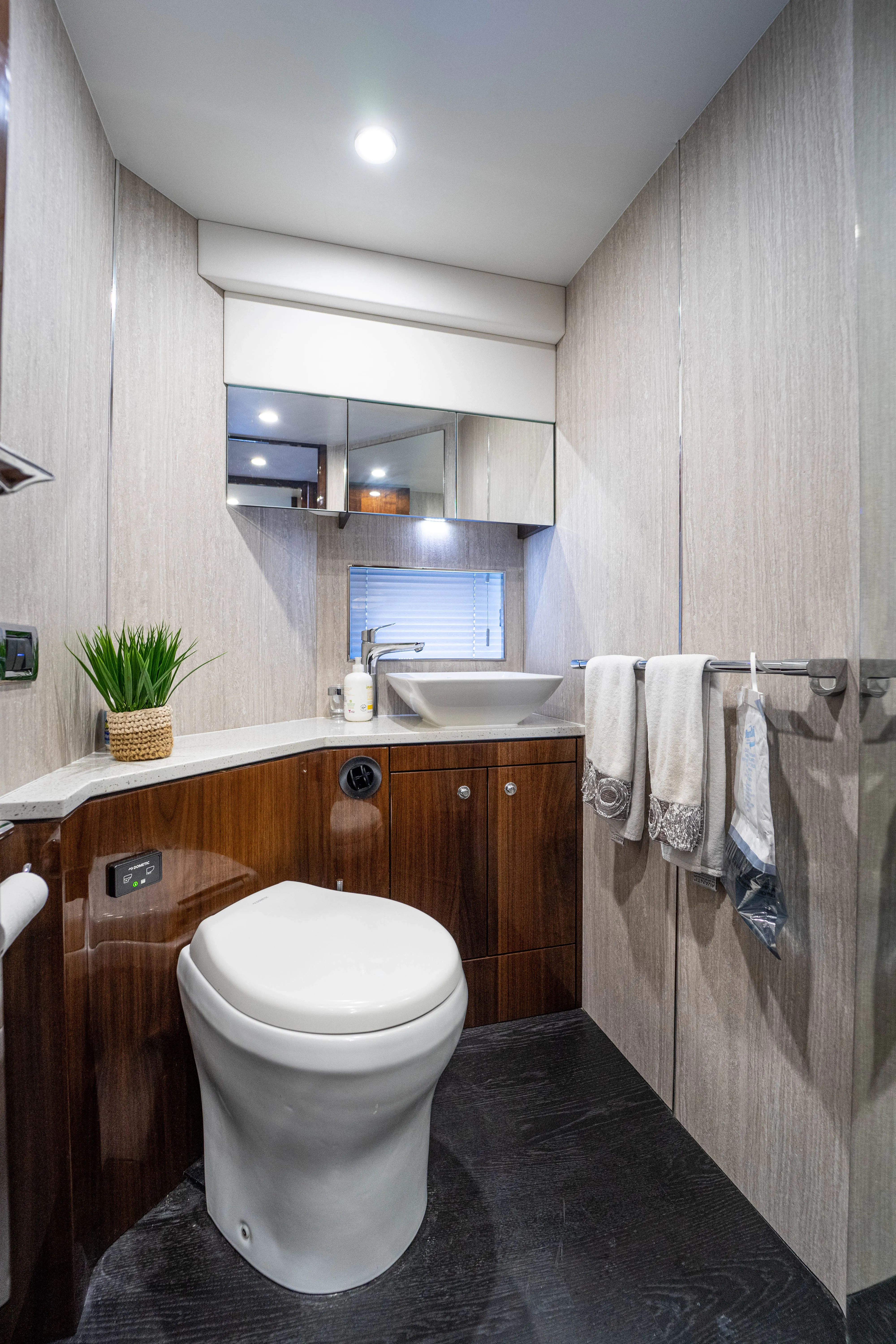 2019 Fairline Squadron 53 - Image 49