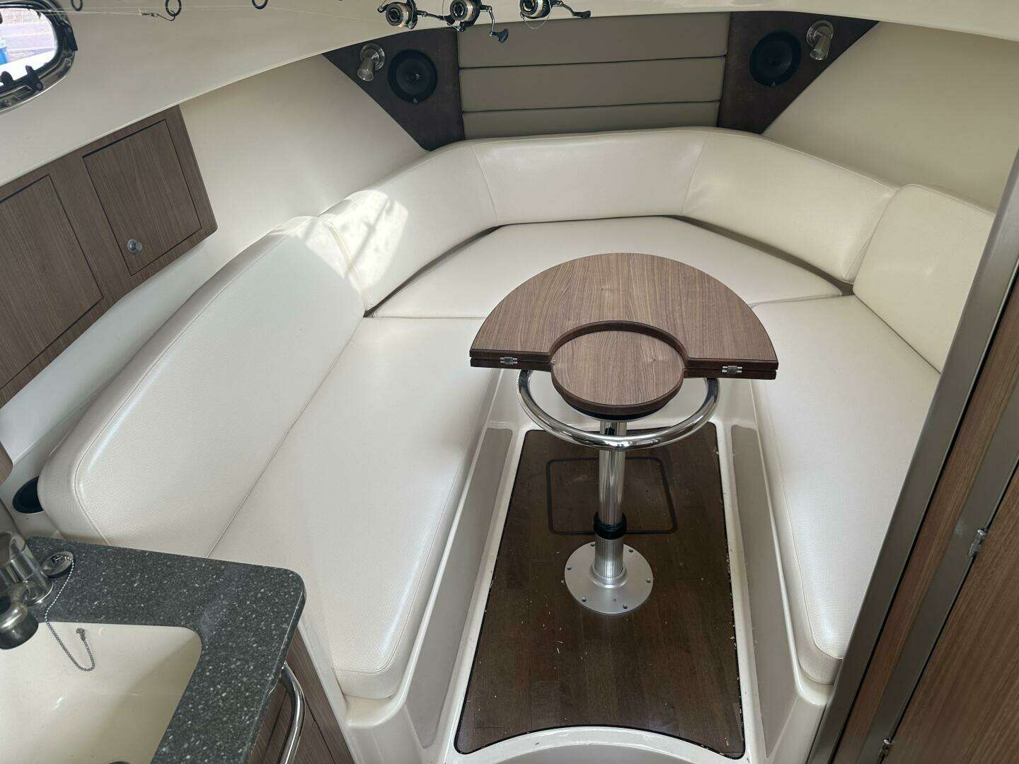 2016 Boston Whaler 315 Conquest - Image 12