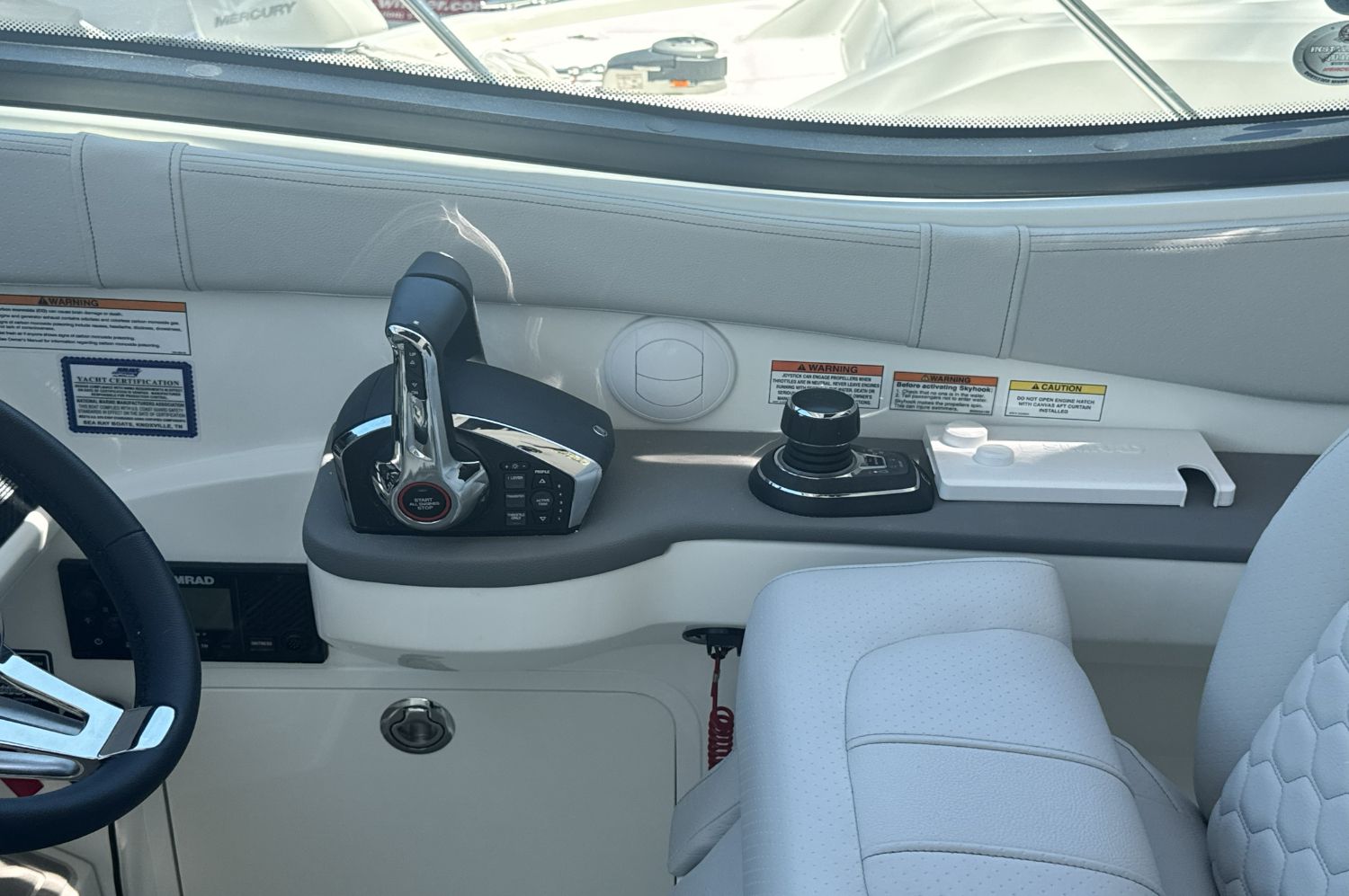 2026 Sea Ray Sundancer 320 Outboard - 25