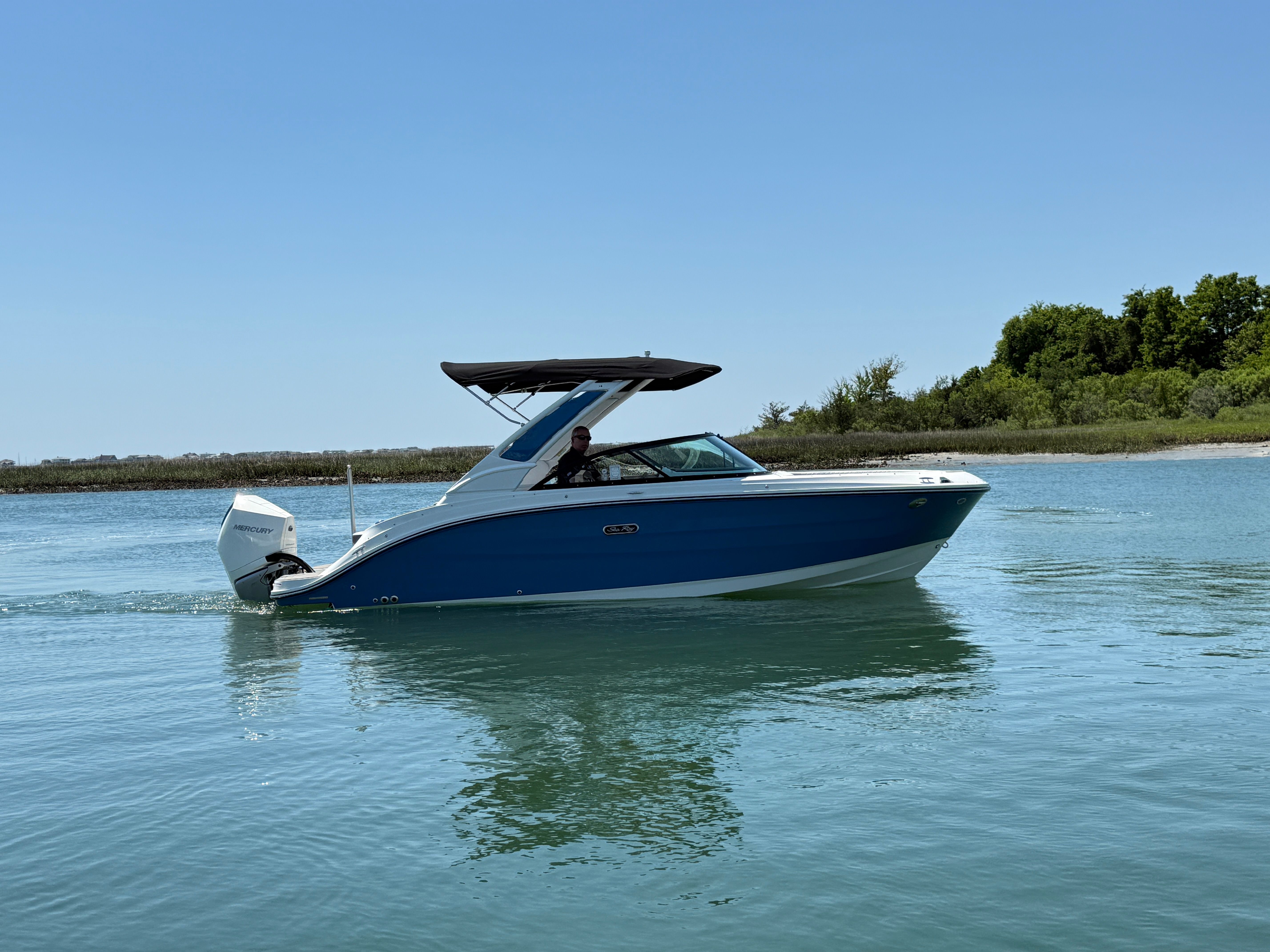 2026 Sea Ray SDX 230 Outboard