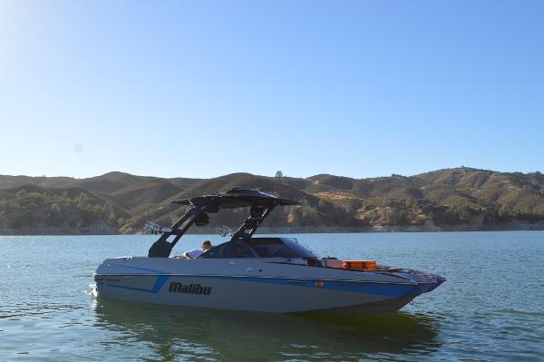 2017 Malibu Wakesetter 22 MXZ