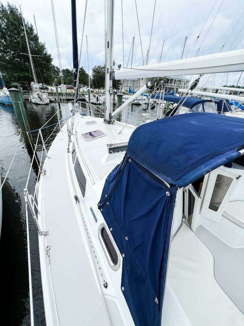 2007 Catalina 350 MK II - Image 44