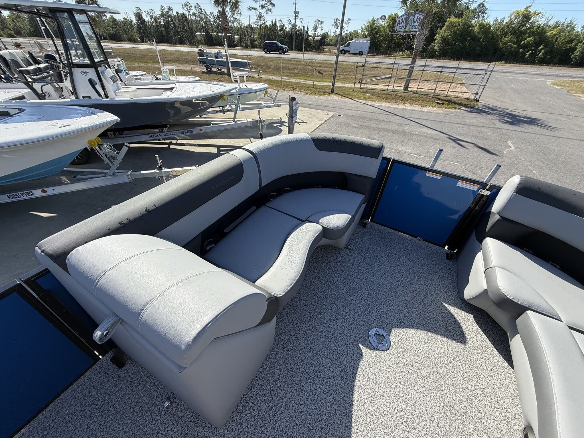 2026 Veranda Relax Series 22RC Tri-toon-200HP - 9