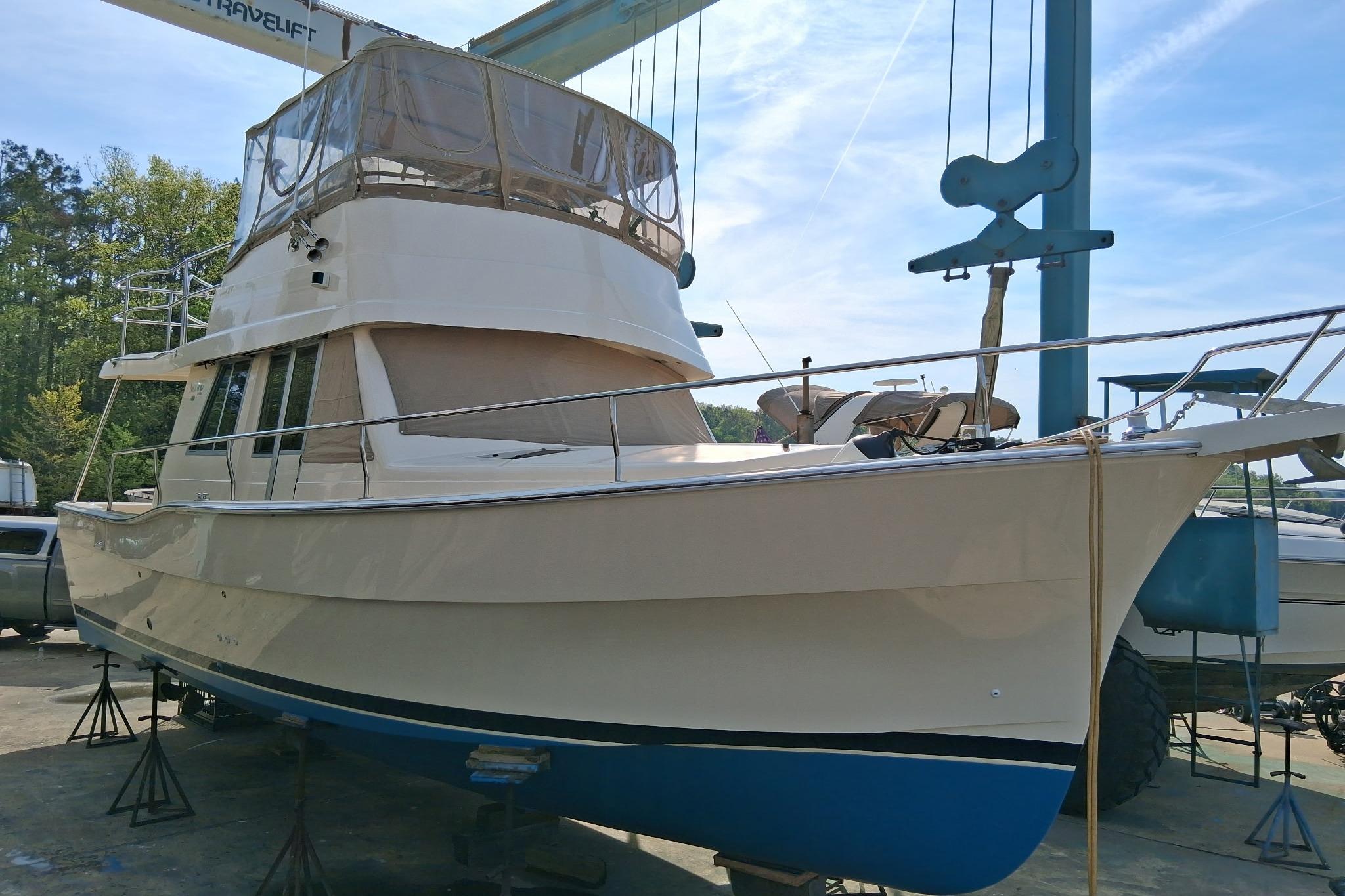 2004 Mainship 390 Trawler