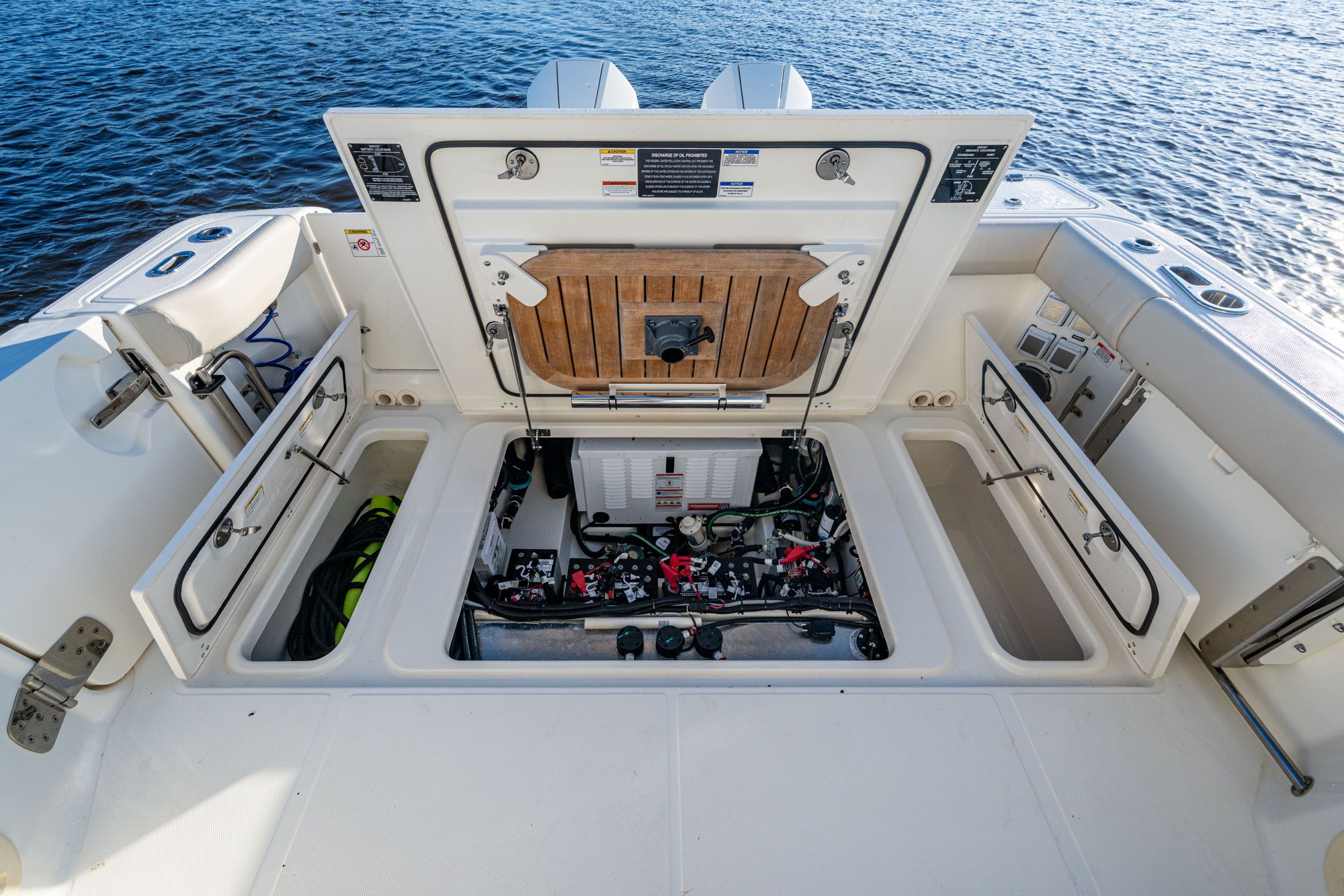 2023 BOSTON WHALER 325 CONQUEST - Image 20