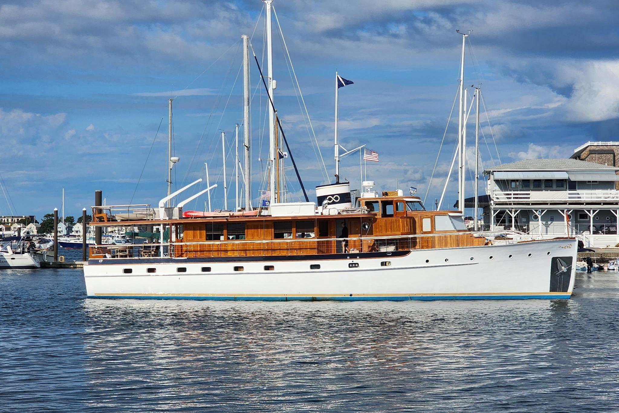 1947 Trumpy Raised Pilothouse