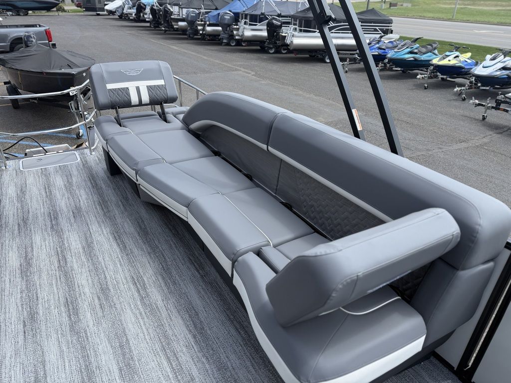 2026 Bennington 24 M Sport Lounge - 20