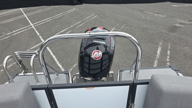 2026 Manitou 21 AURORA RF VPII WITH MERCURY 150HP FOUR-STROKE X - 19