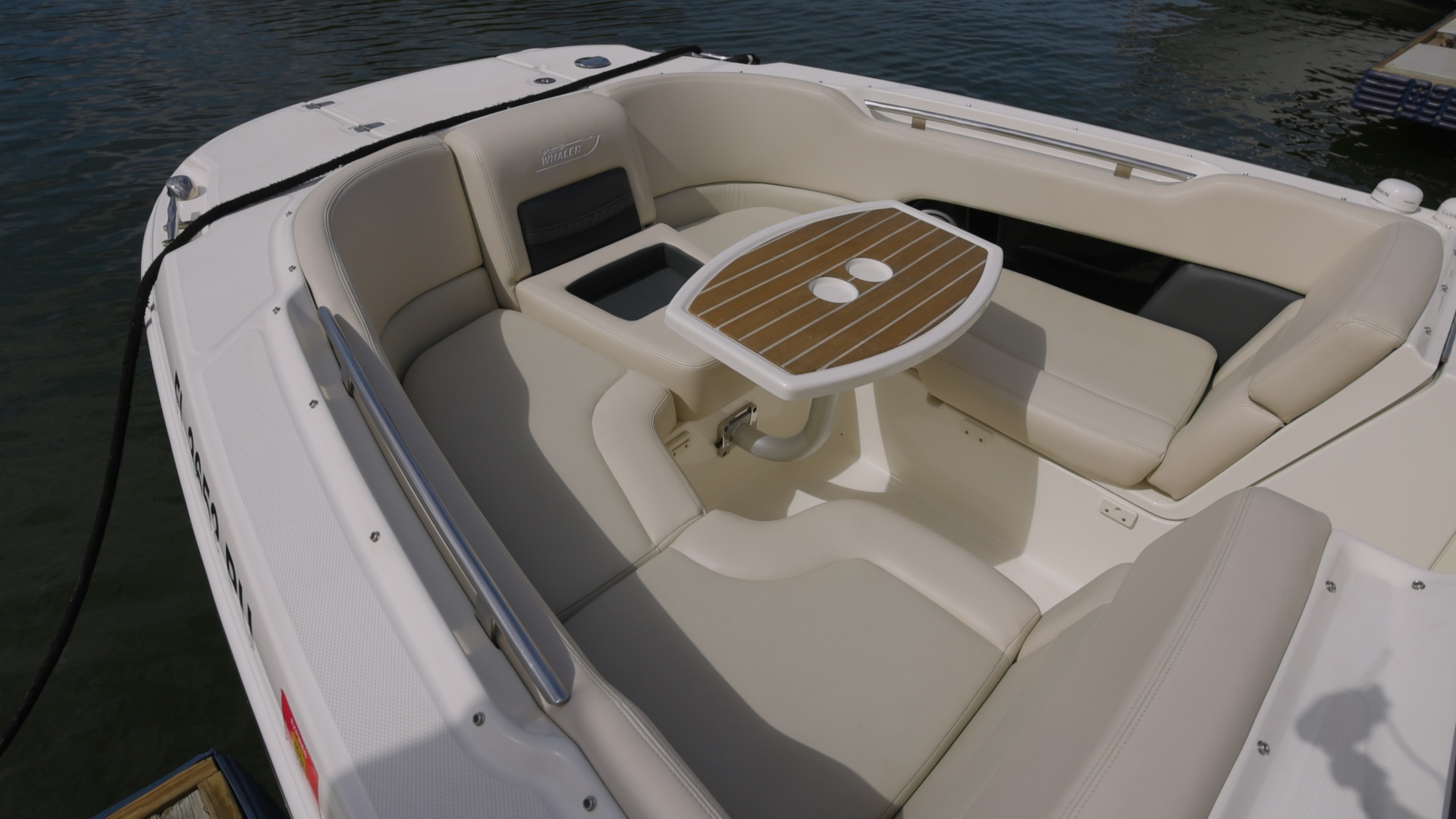 2014 Boston Whaler Vantage - Image 7