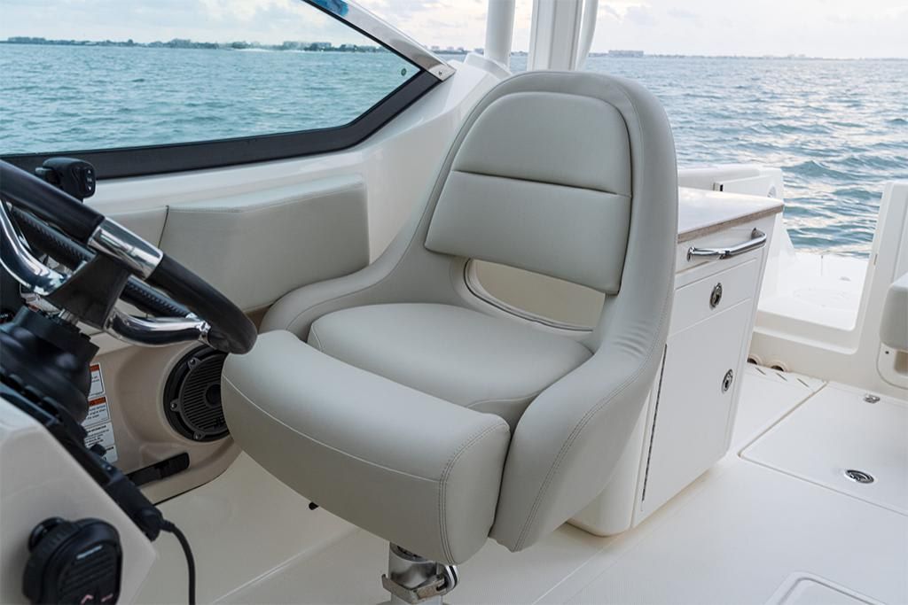 2023-Boston-Whaler-240-Vantage-MarineMax