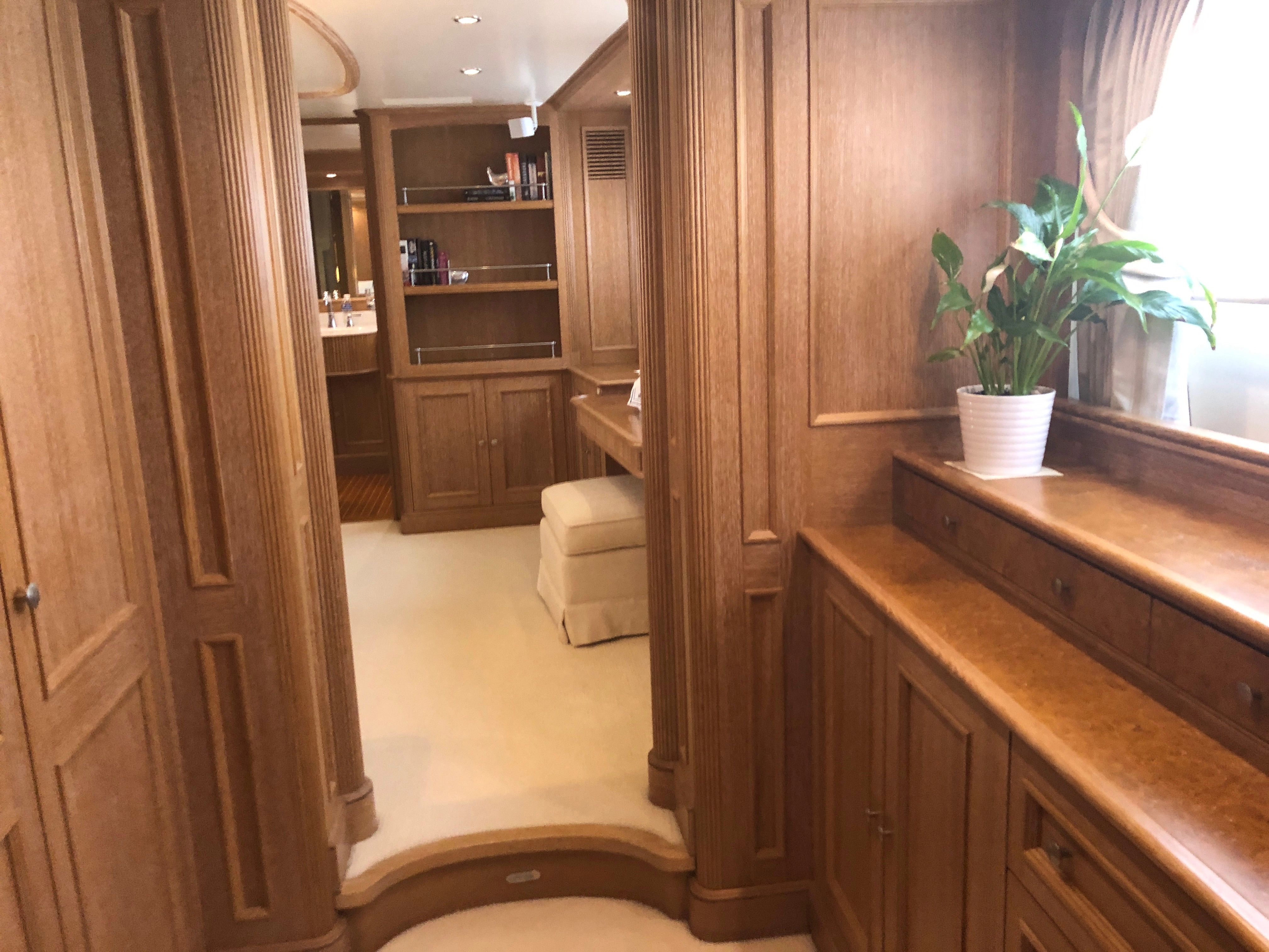2004 Benetti Cockpit - 10