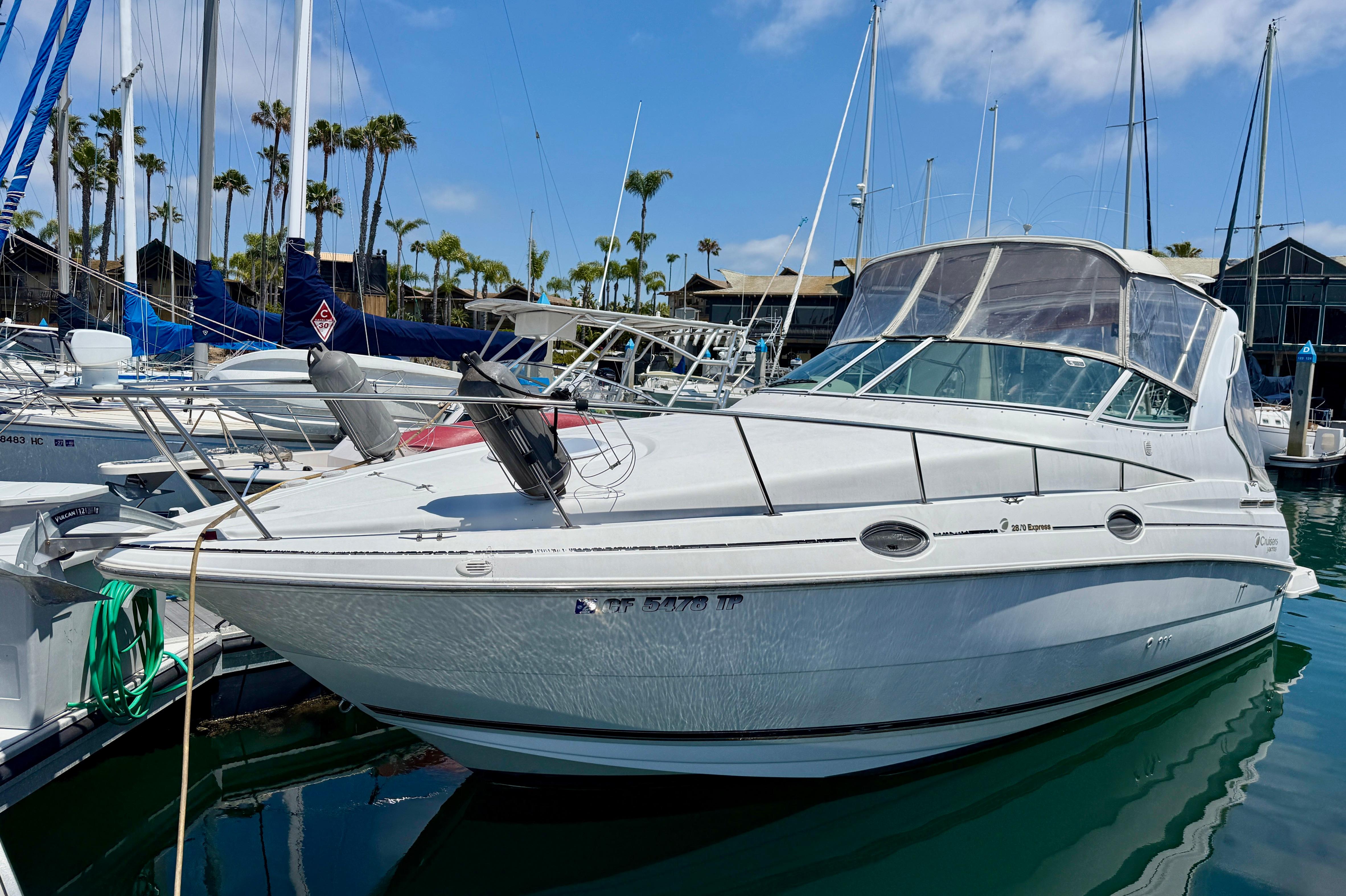 2002 Cruisers Yachts 2870 Express