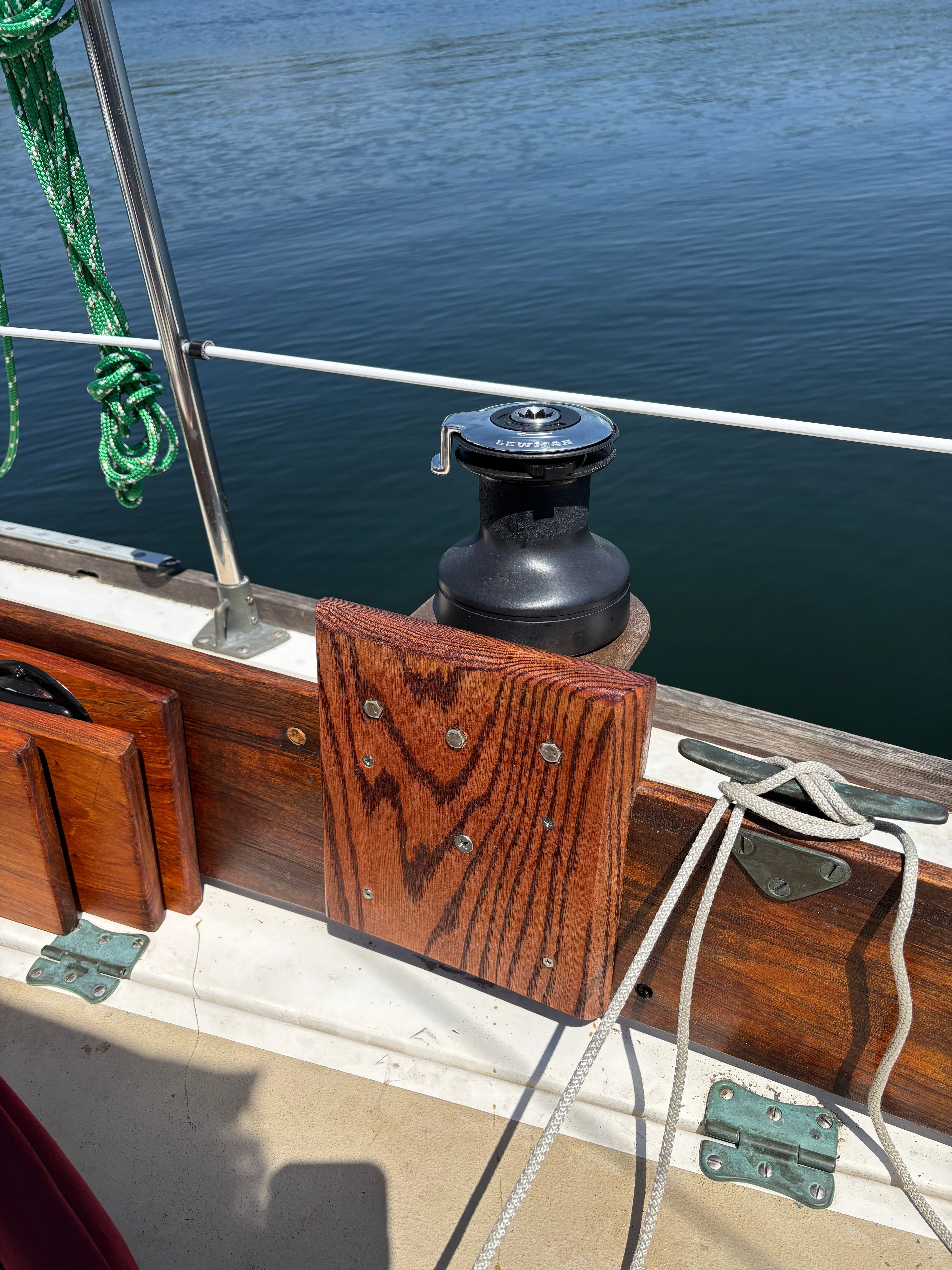 Cape Dory 26 sailboat deck with winch, year 1986.
