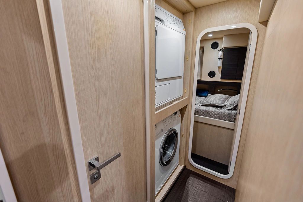 2018 Azimut 77S - 42
