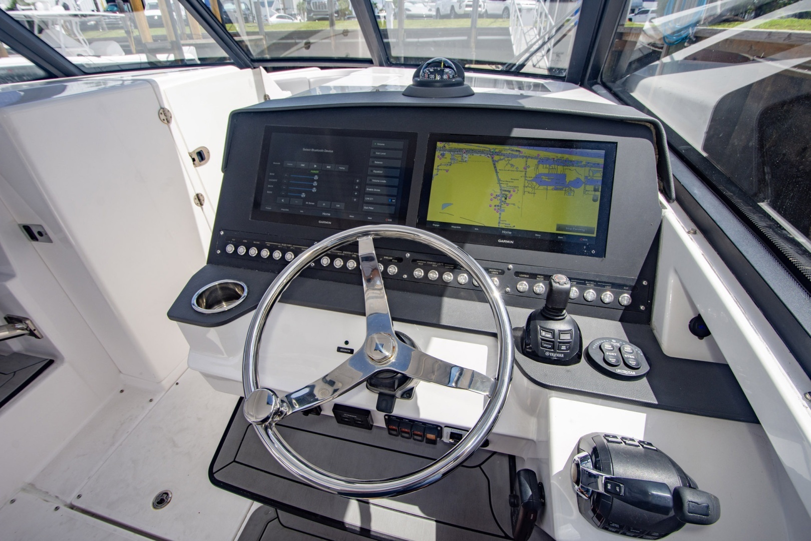 2019 Everglades 340 Dual Console - Image 2