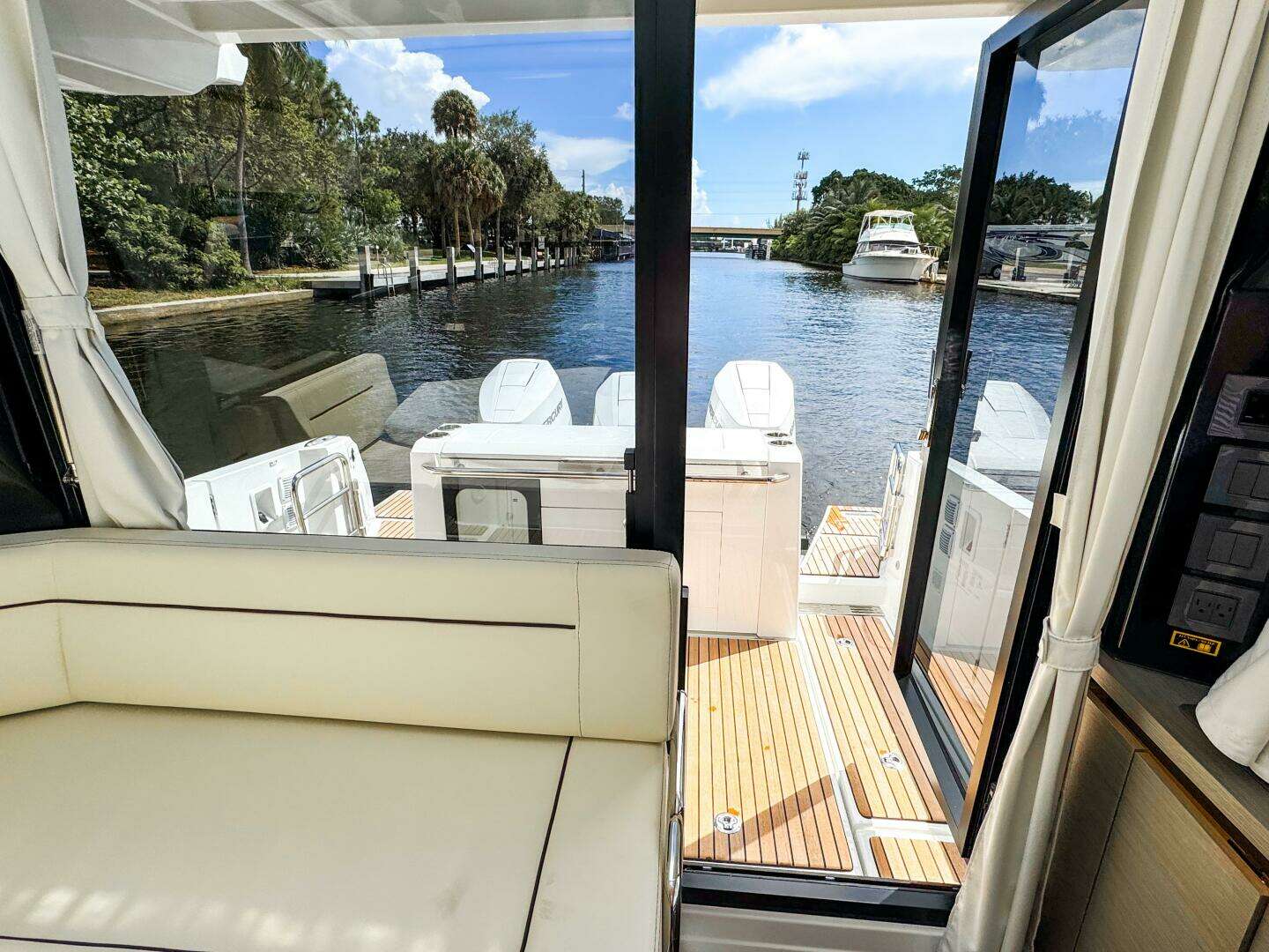 2025 Wellcraft 38 Explorer - Image 20