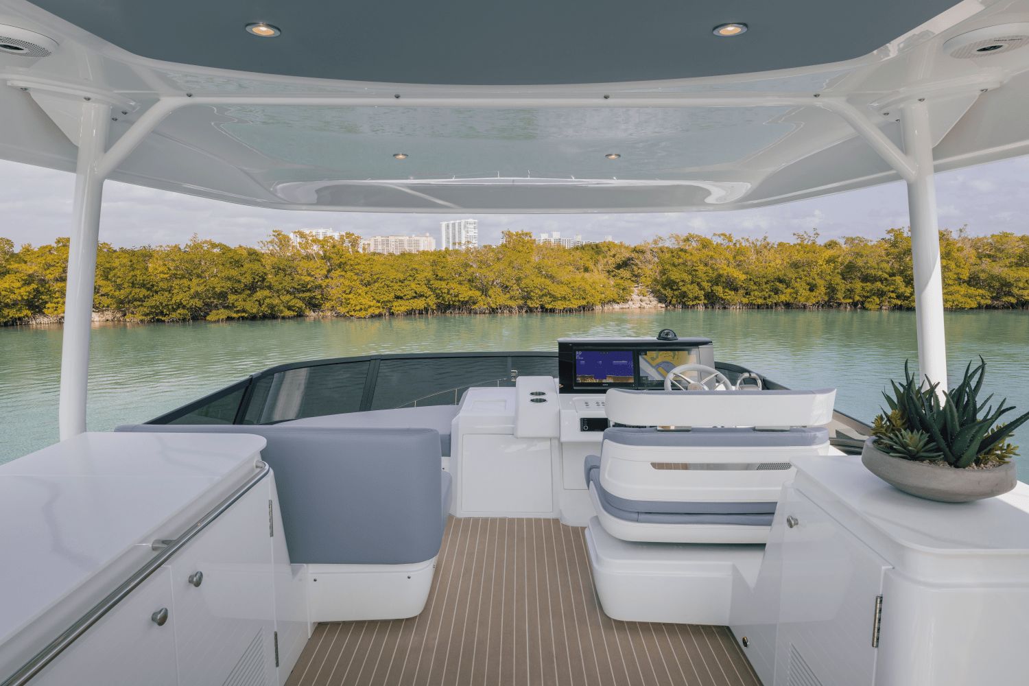 2027 Cruisers Yachts 57 Fly - 52