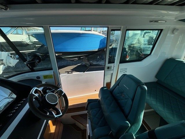 2023 Axopar 28 Cabin - 19