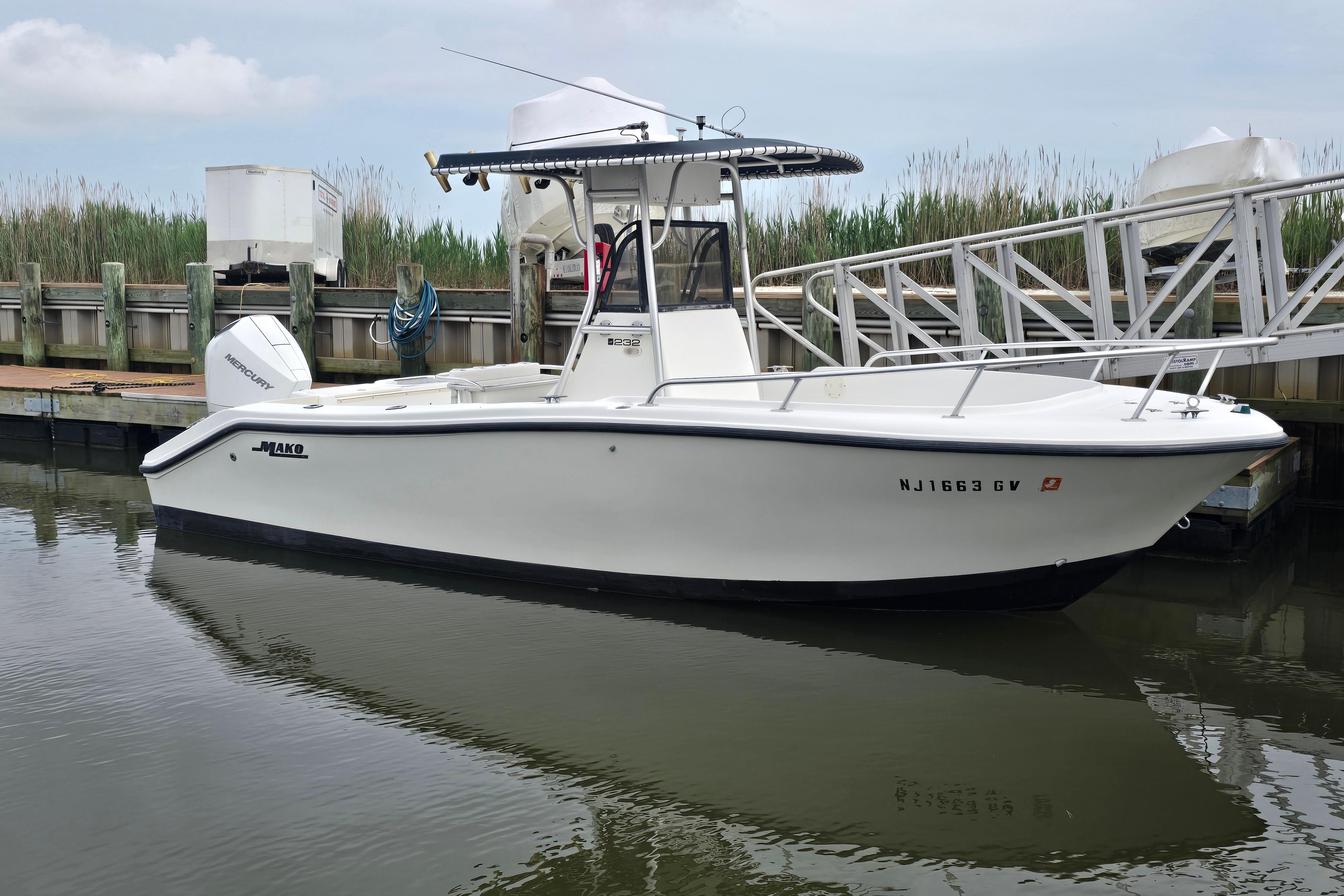 2004 Mako 232 Center Console