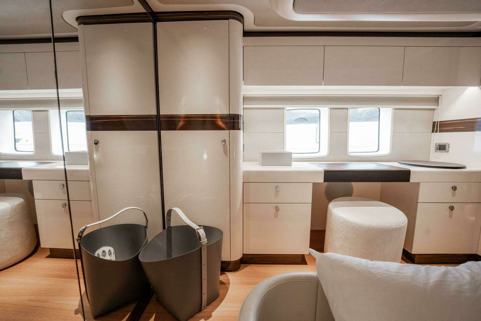2025 Zeelander Z5 - Image 30