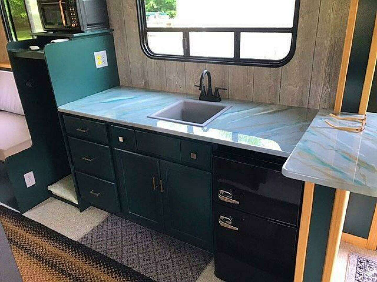 2023 Custom 25 Hadlee Houseboat - Image 14