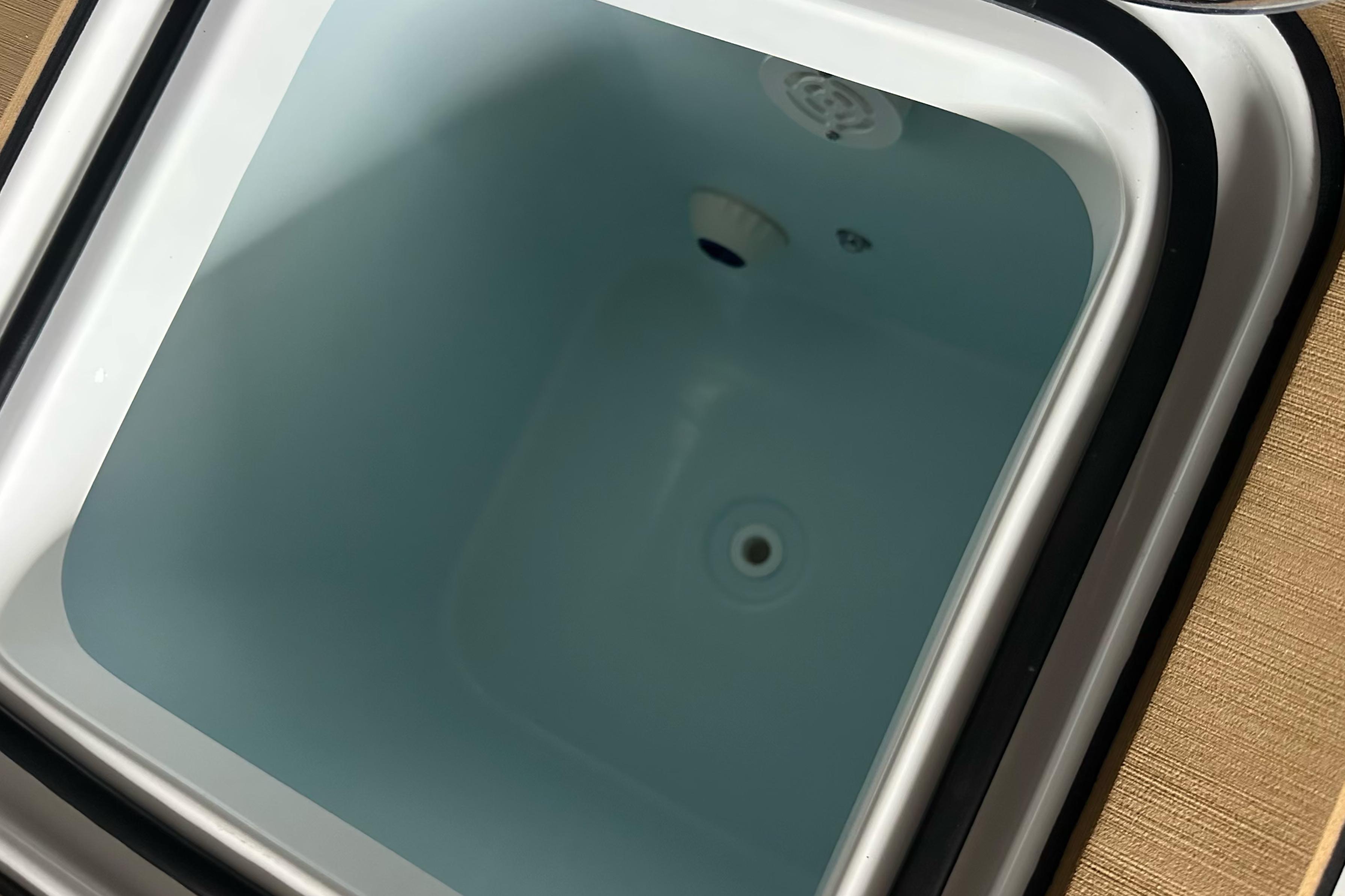Livewell compartment of a 2019 Sea Hunt Gamefish 25 boat.