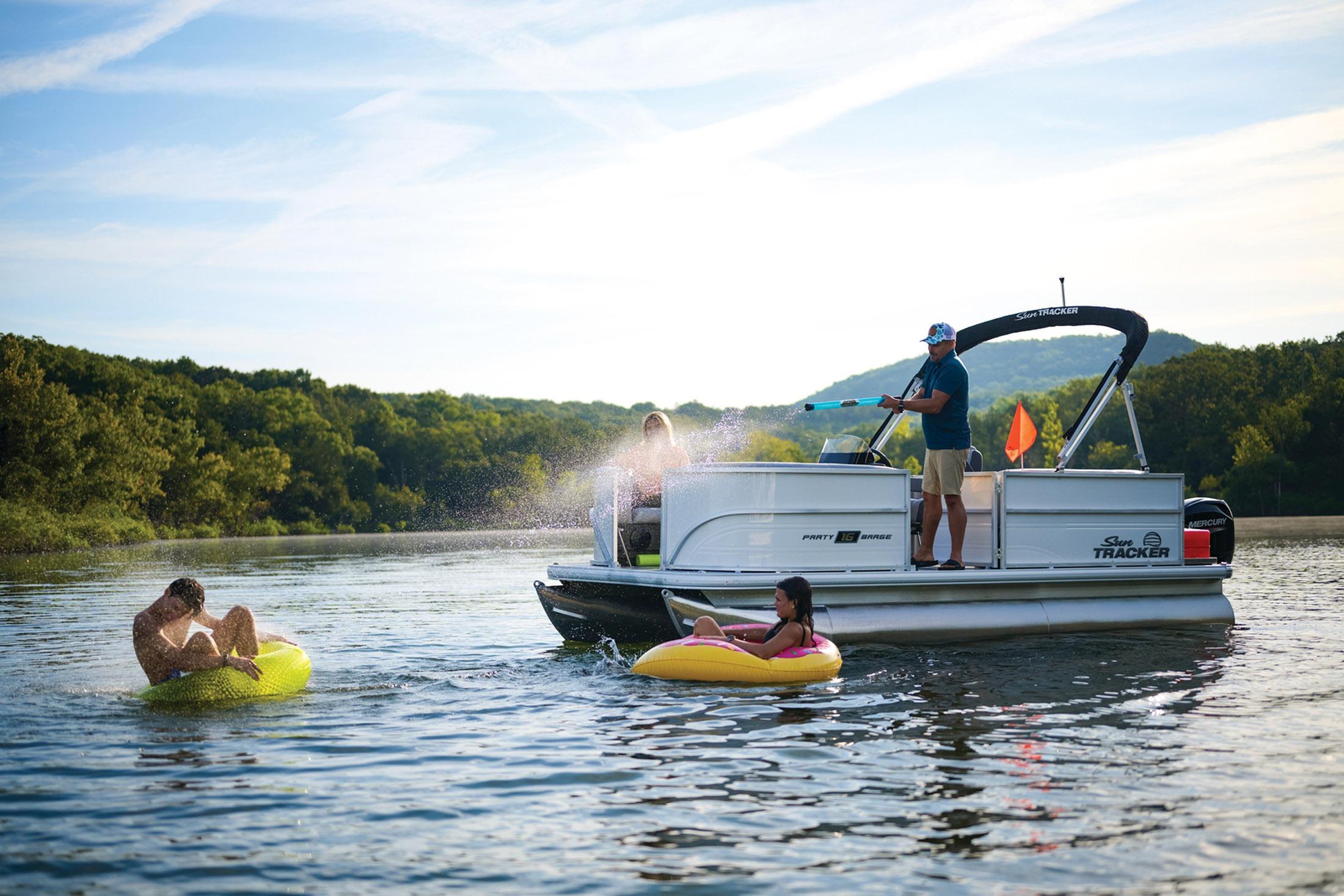 2026 Sun Tracker Party Barge 16 DLX - 13