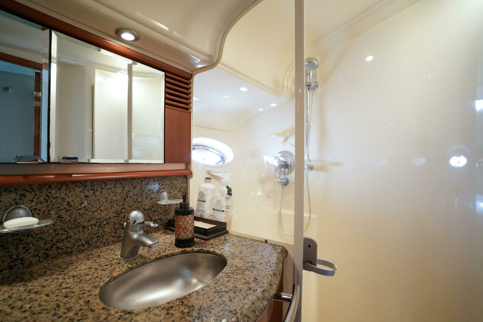 2006 Sea Ray 52 Sundancer - Image 45