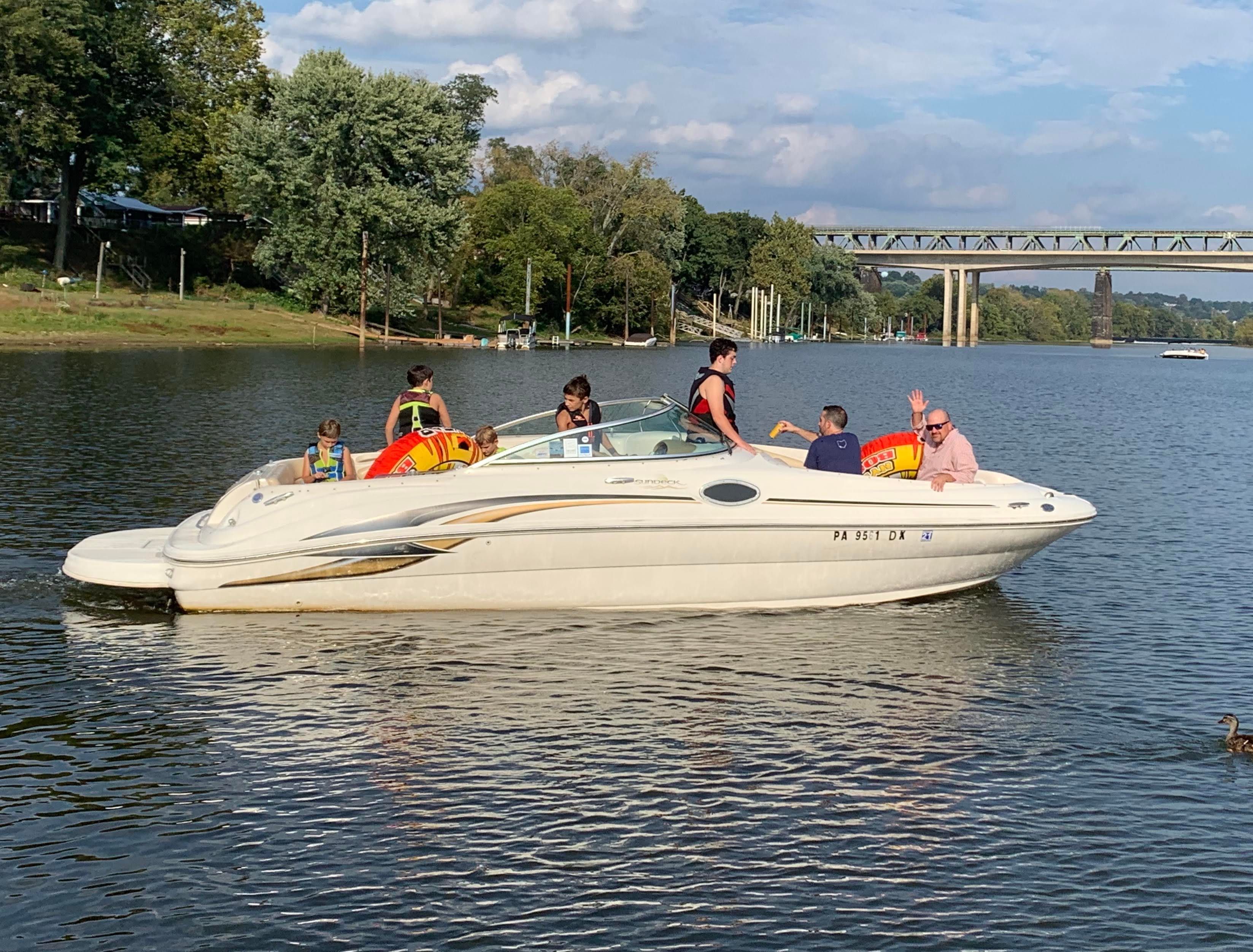 2001 Sea Ray 240 Sundeck