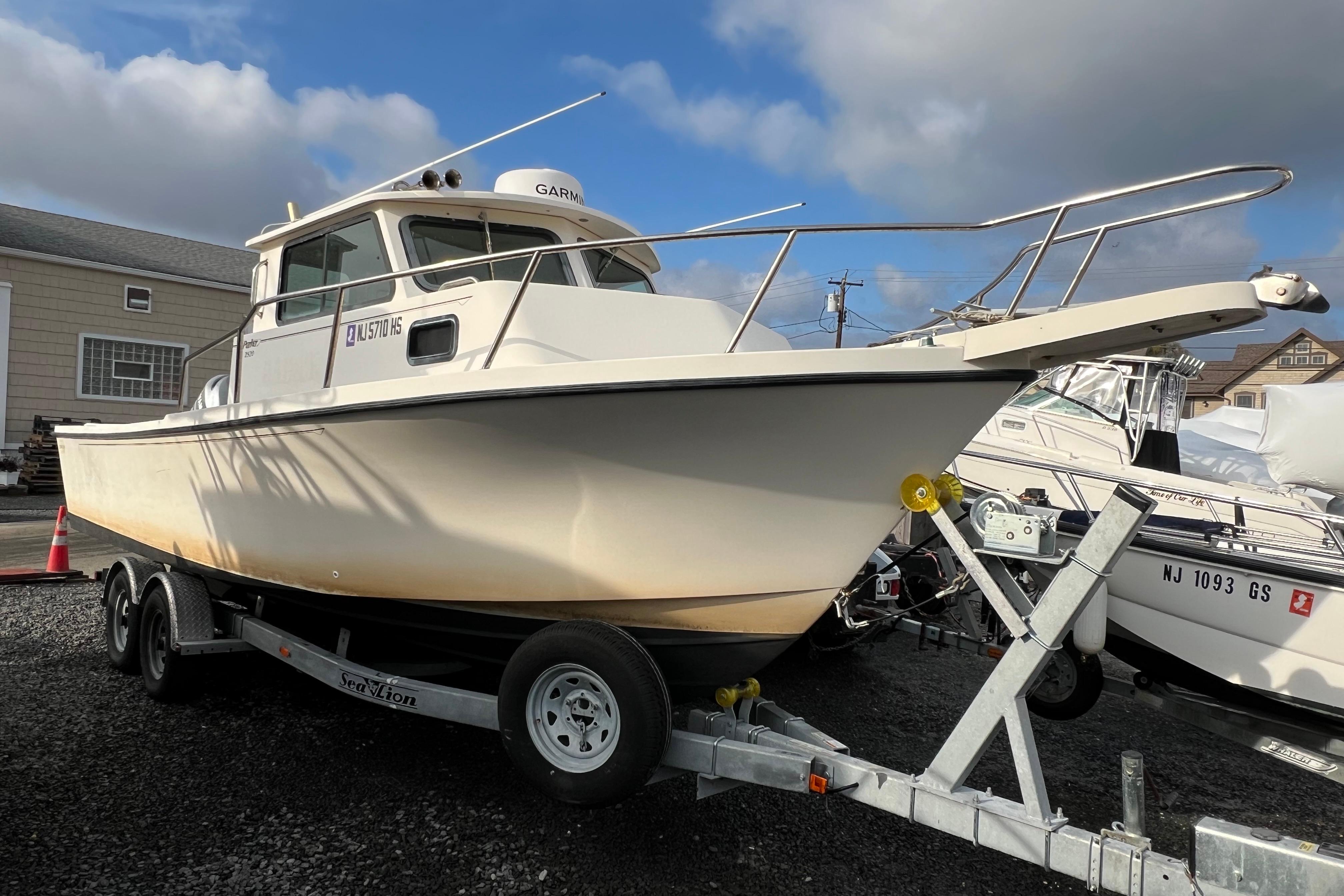 2001 Parker 2520 Deep Vee Sport Cabin