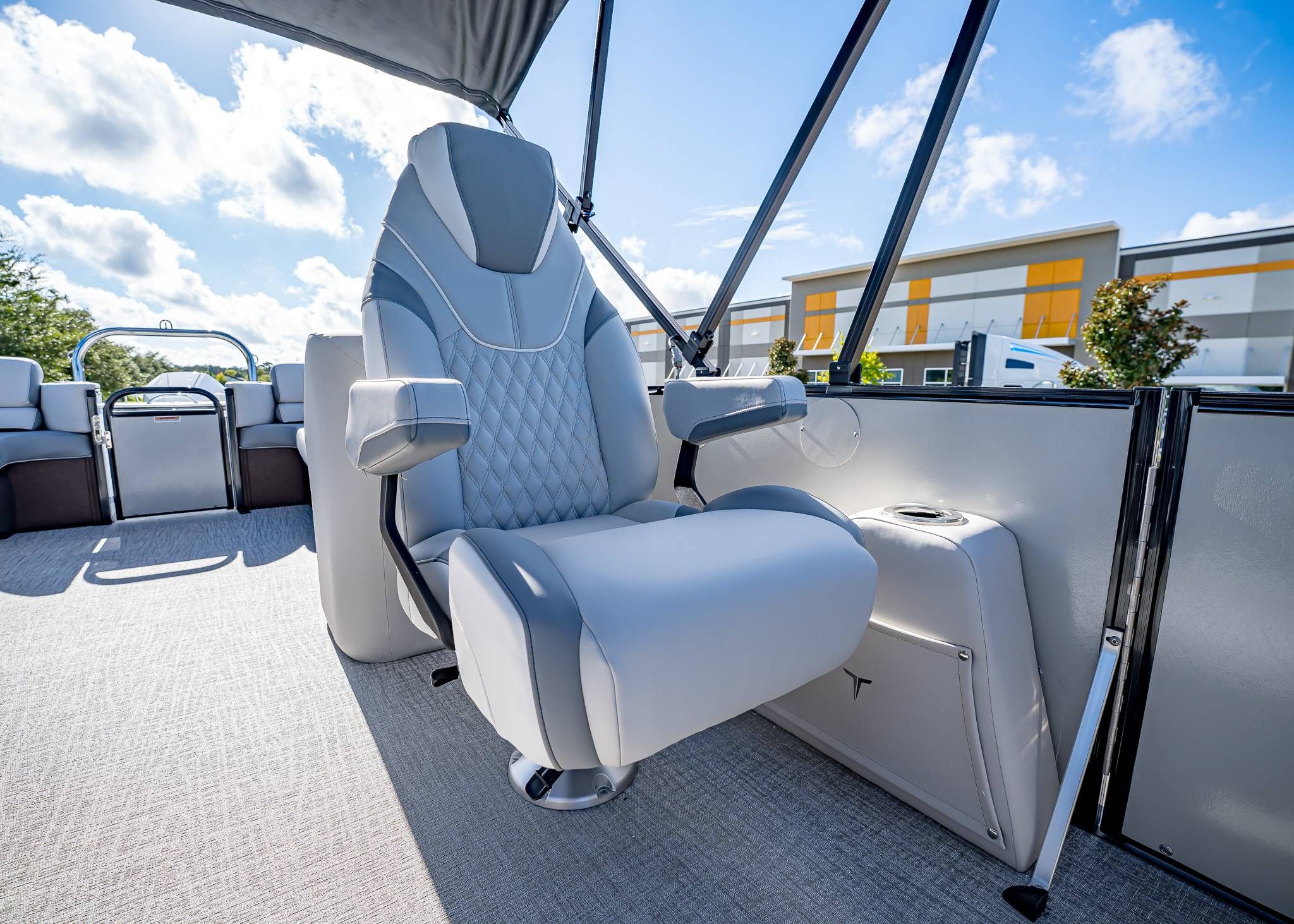 2025 Tahoe Pontoon Cascade 25 Quad Lounge - 14