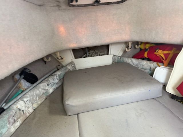 1999 Grady-White Adventure 208 - 8