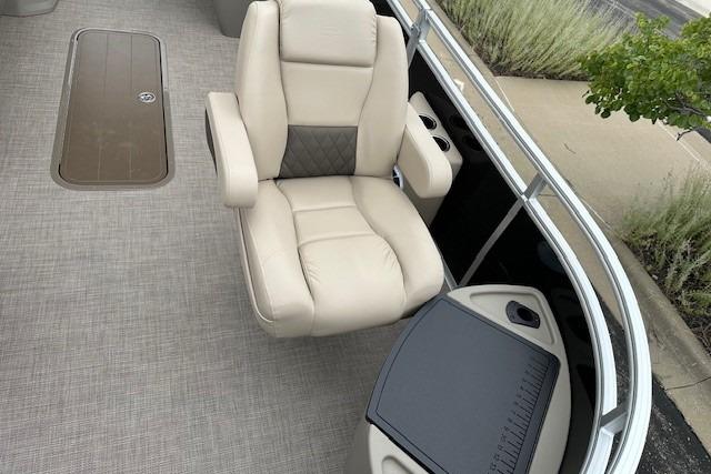 Luxurious seating on 2025 Sun Tracker Sportfish 24 XP3 pontoon boat.