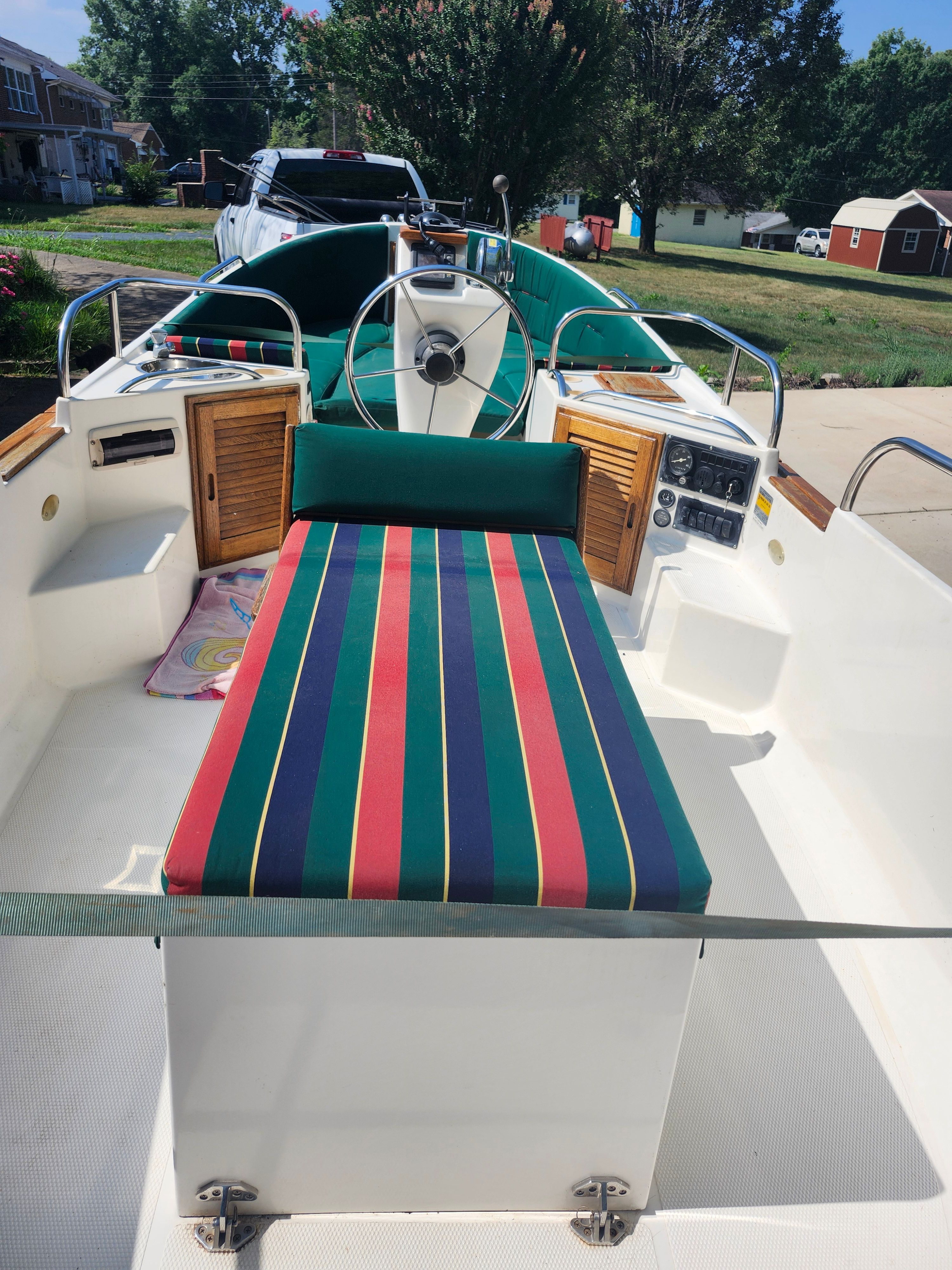 The image shows the cockpit of a 2000 Ranger Tugs Martini 21 Launch with striped cushions.