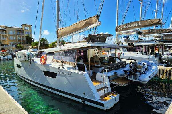 2019 Fountaine Pajot Saona 47